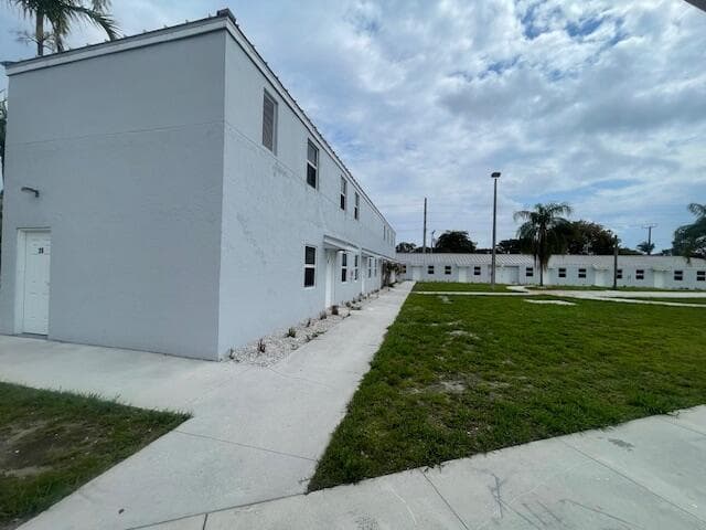 4393 Windsor Avenue 2, West Palm Beach, FL 33407 — photo 3 of 13
