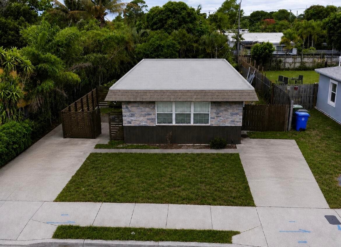 1429 N Andrews Avenue, Fort Lauderdale, FL 33311 — photo 1 of 11