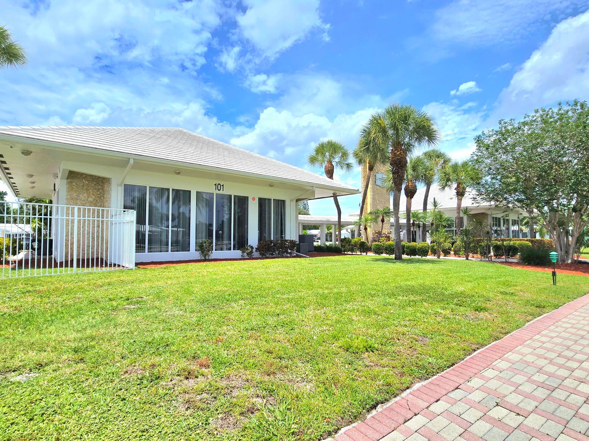 2501 W Golf Boulevard 127, Pompano Beach, FL 33064 — photo 2 of 18