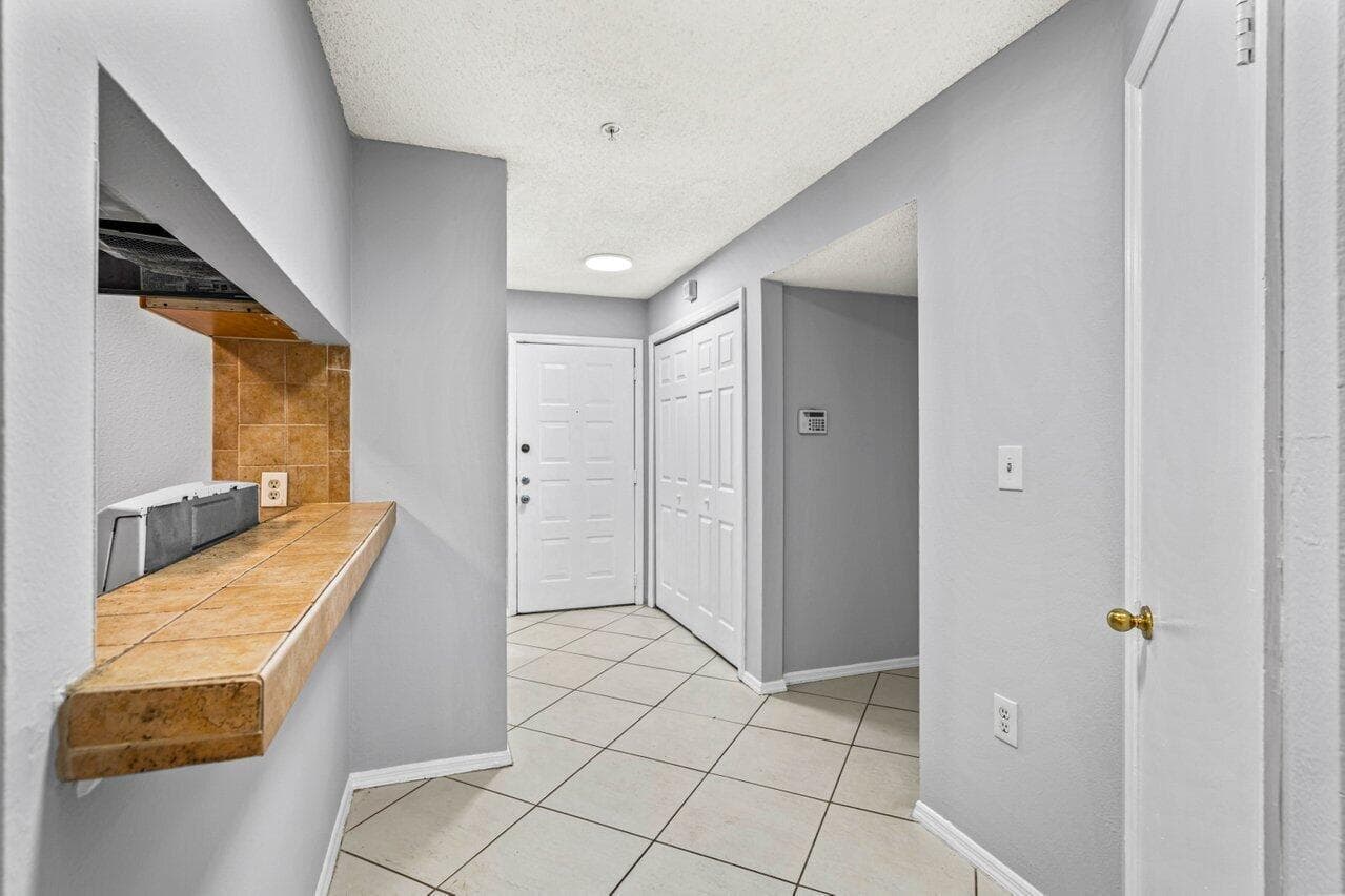 2305 N Congress Avenue 18, Boynton Beach, FL 33426 — photo 2 of 26