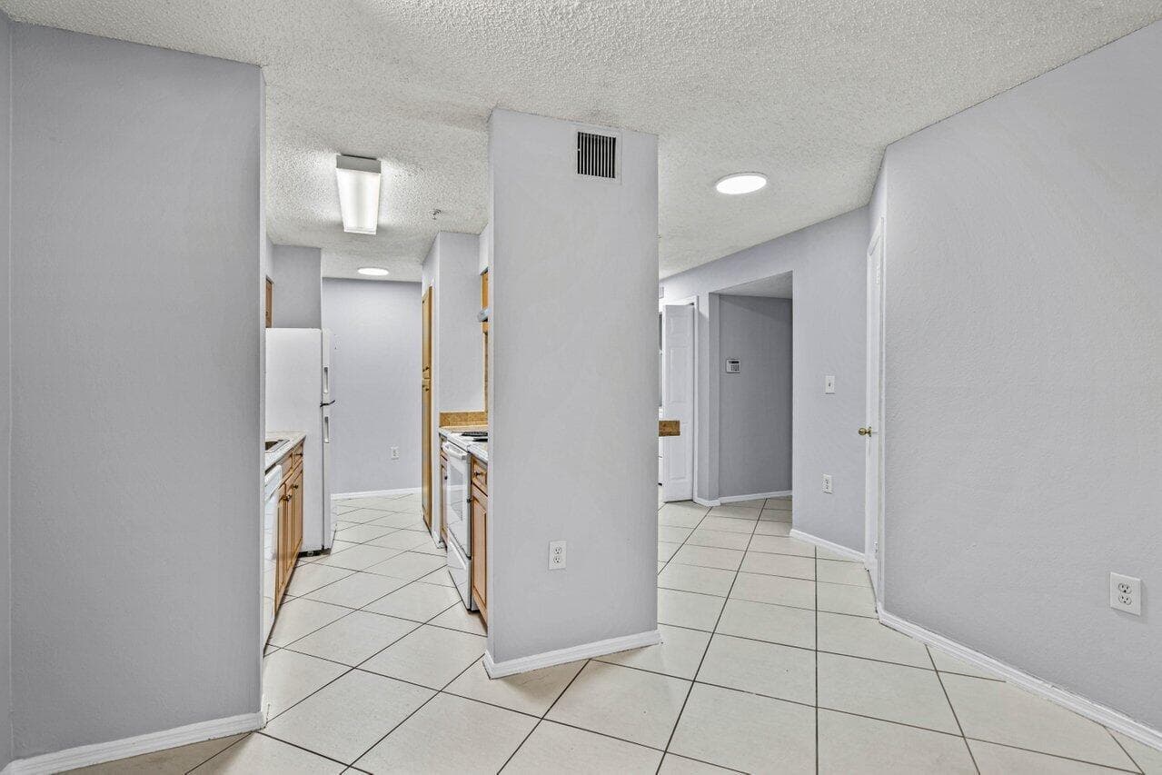 2305 N Congress Avenue 18, Boynton Beach, FL 33426 — photo 3 of 26
