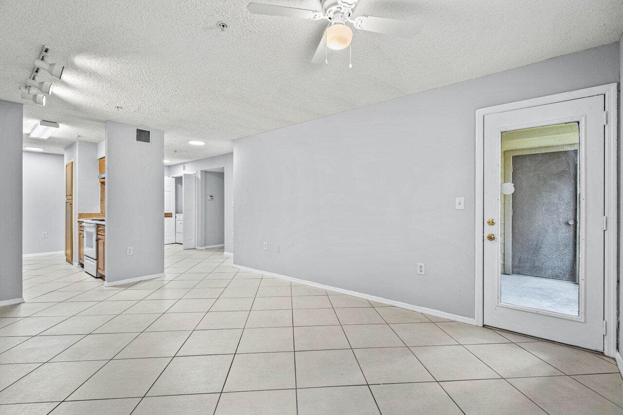 2305 N Congress Avenue 18, Boynton Beach, FL 33426 — photo 5 of 26