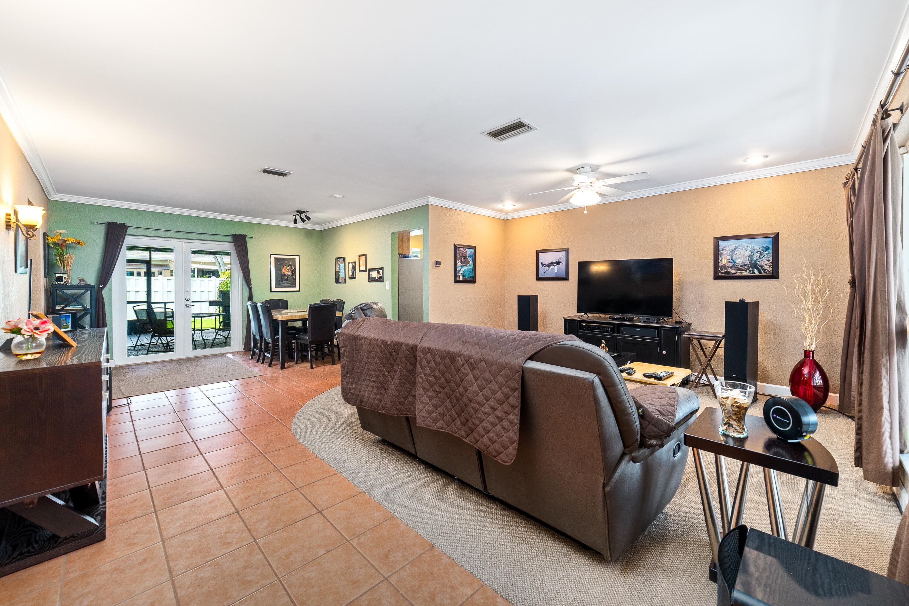 10578 NW 3 Street, Plantation, FL 33324 — photo 6 of 34