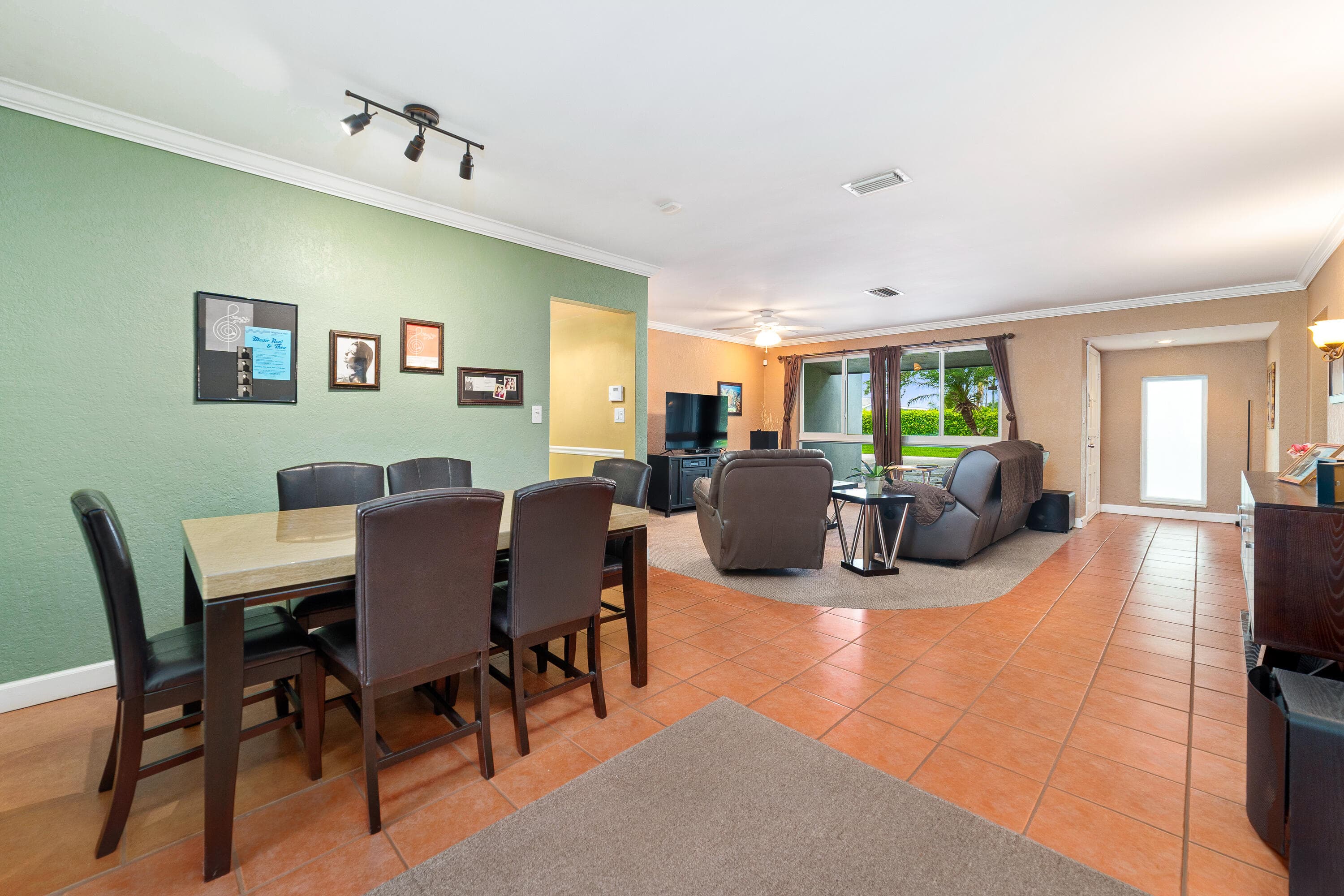 10578 NW 3 Street, Plantation, FL 33324 — photo 7 of 34