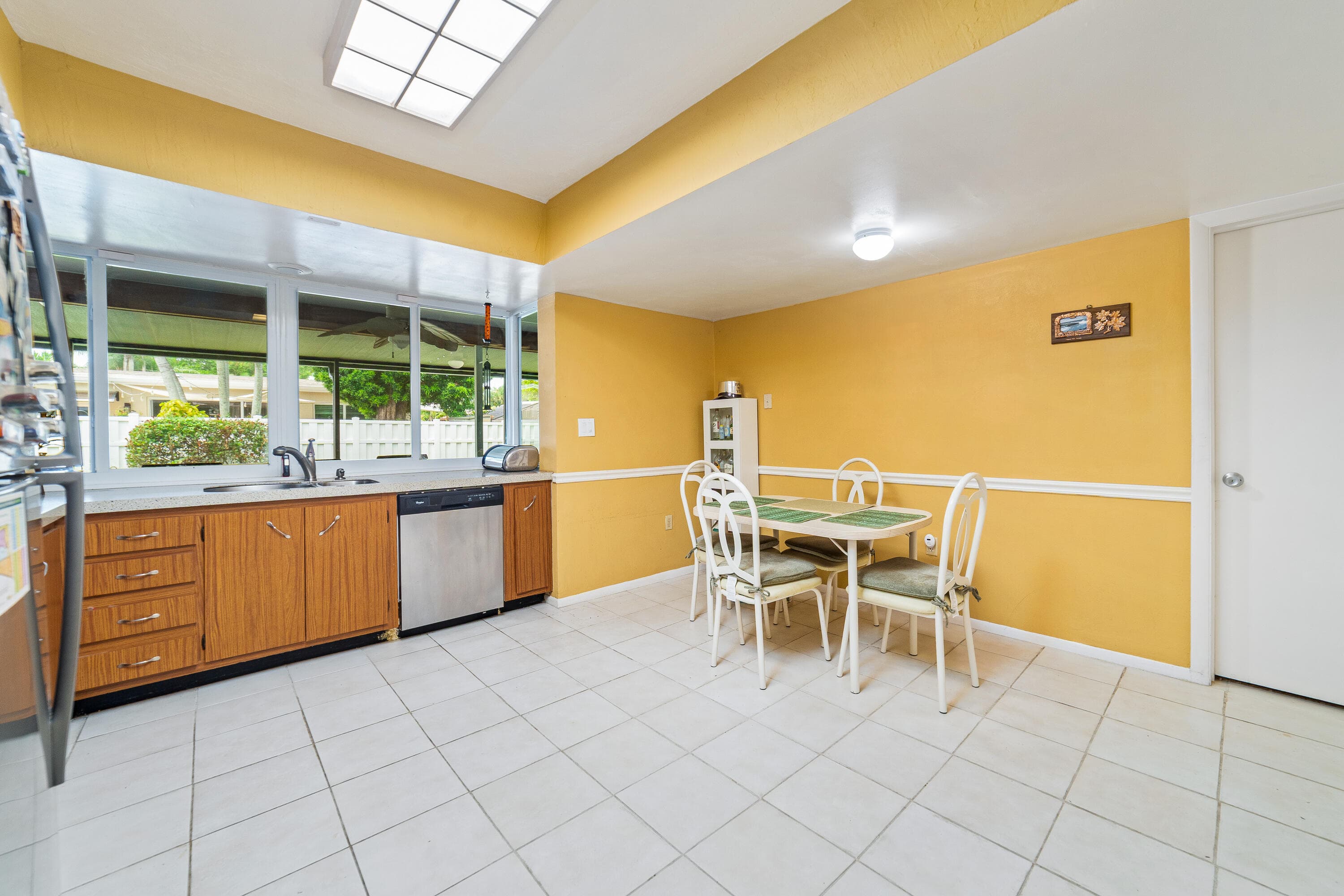 10578 NW 3 Street, Plantation, FL 33324 — photo 8 of 34
