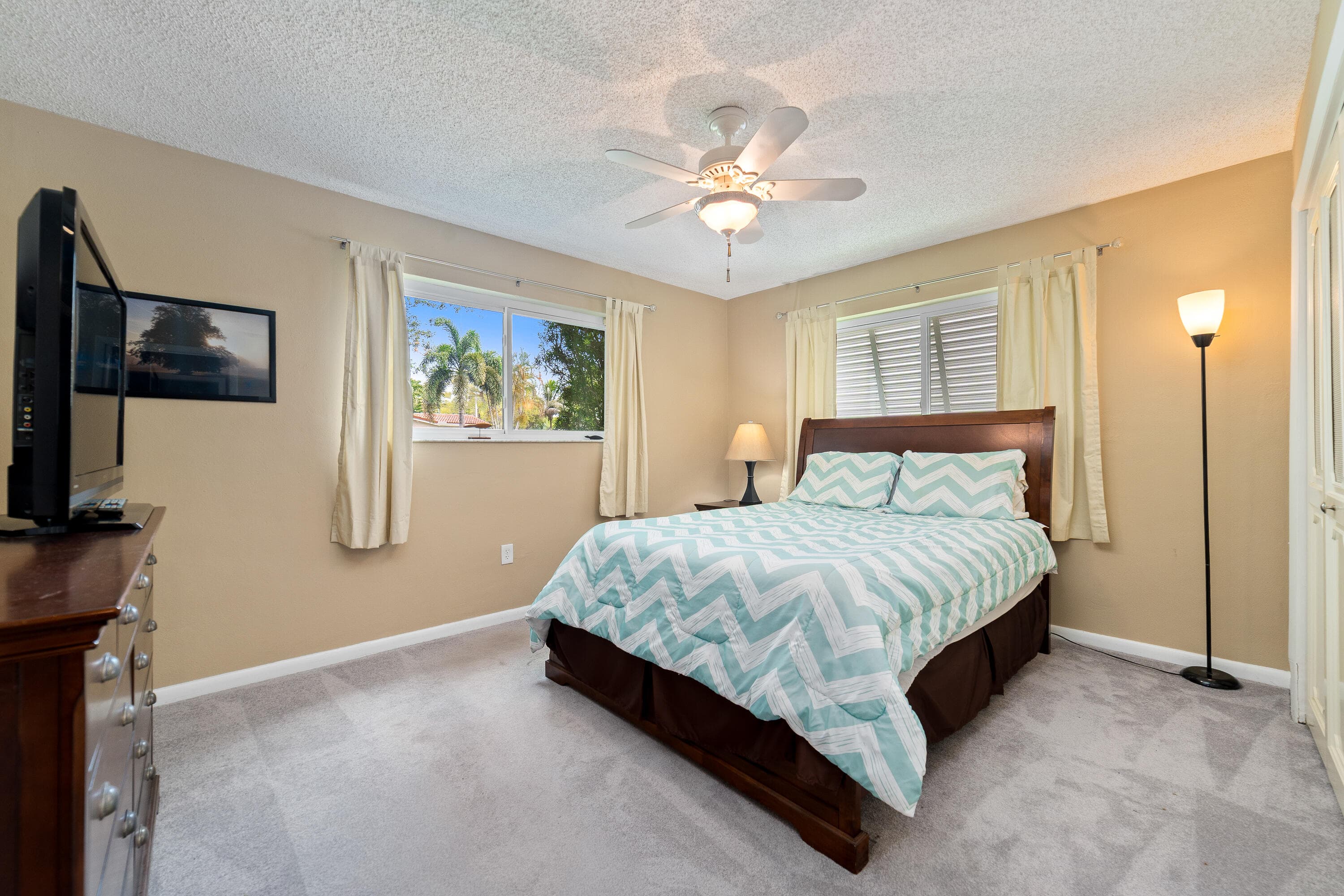 10578 NW 3 Street, Plantation, FL 33324 — photo 18 of 34