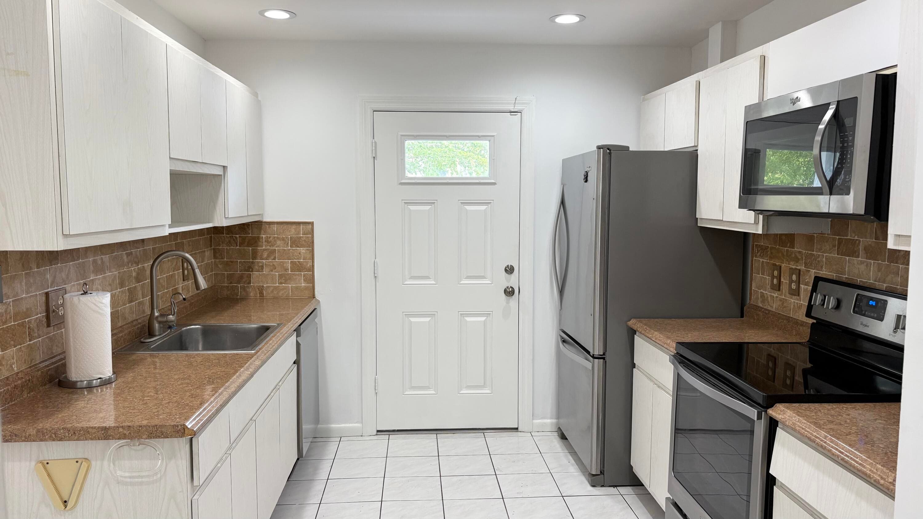 879 NE 195th Street 227, Miami, FL 33179 — photo 11 of 36