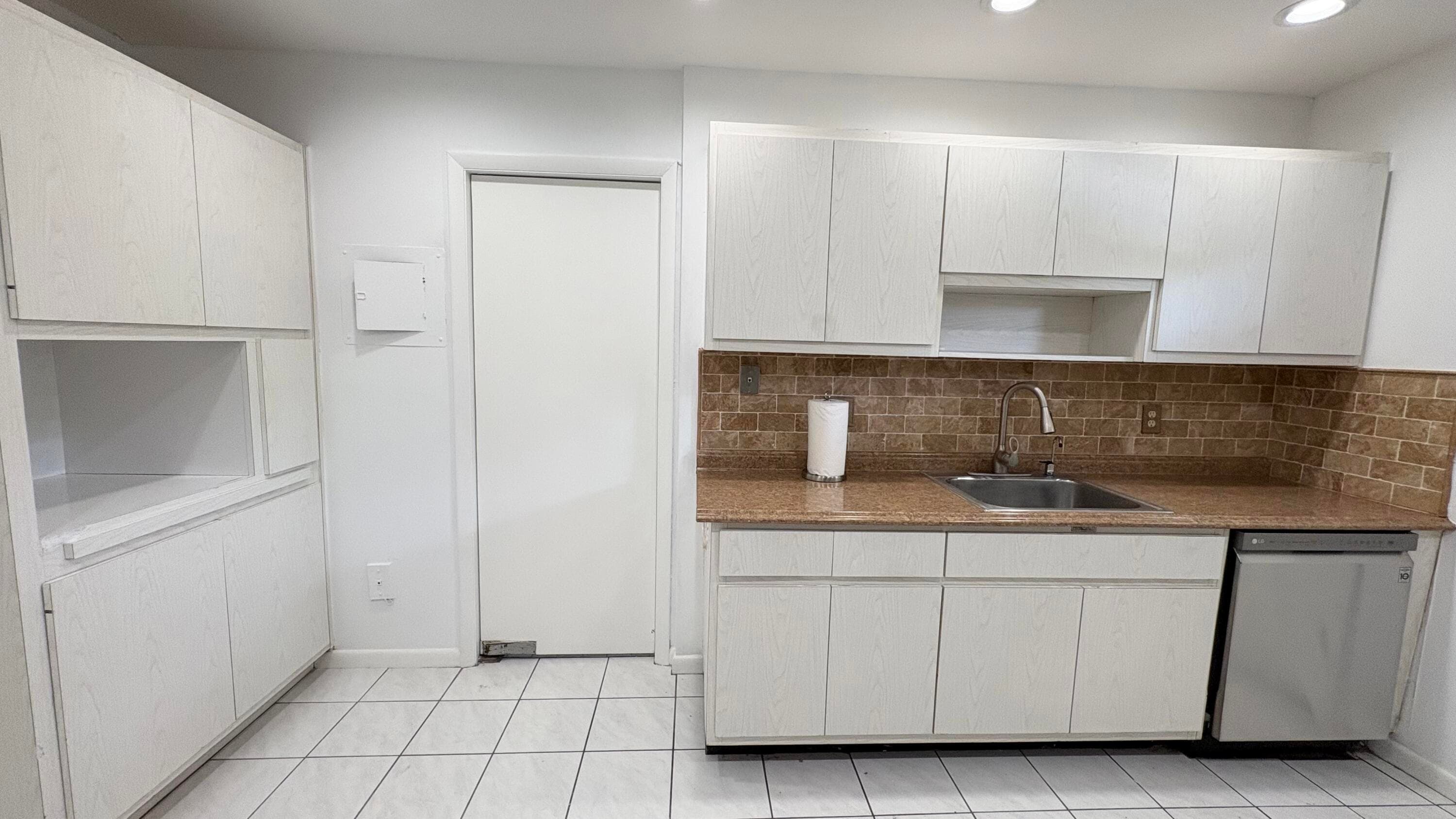 879 NE 195th Street 227, Miami, FL 33179 — photo 14 of 36