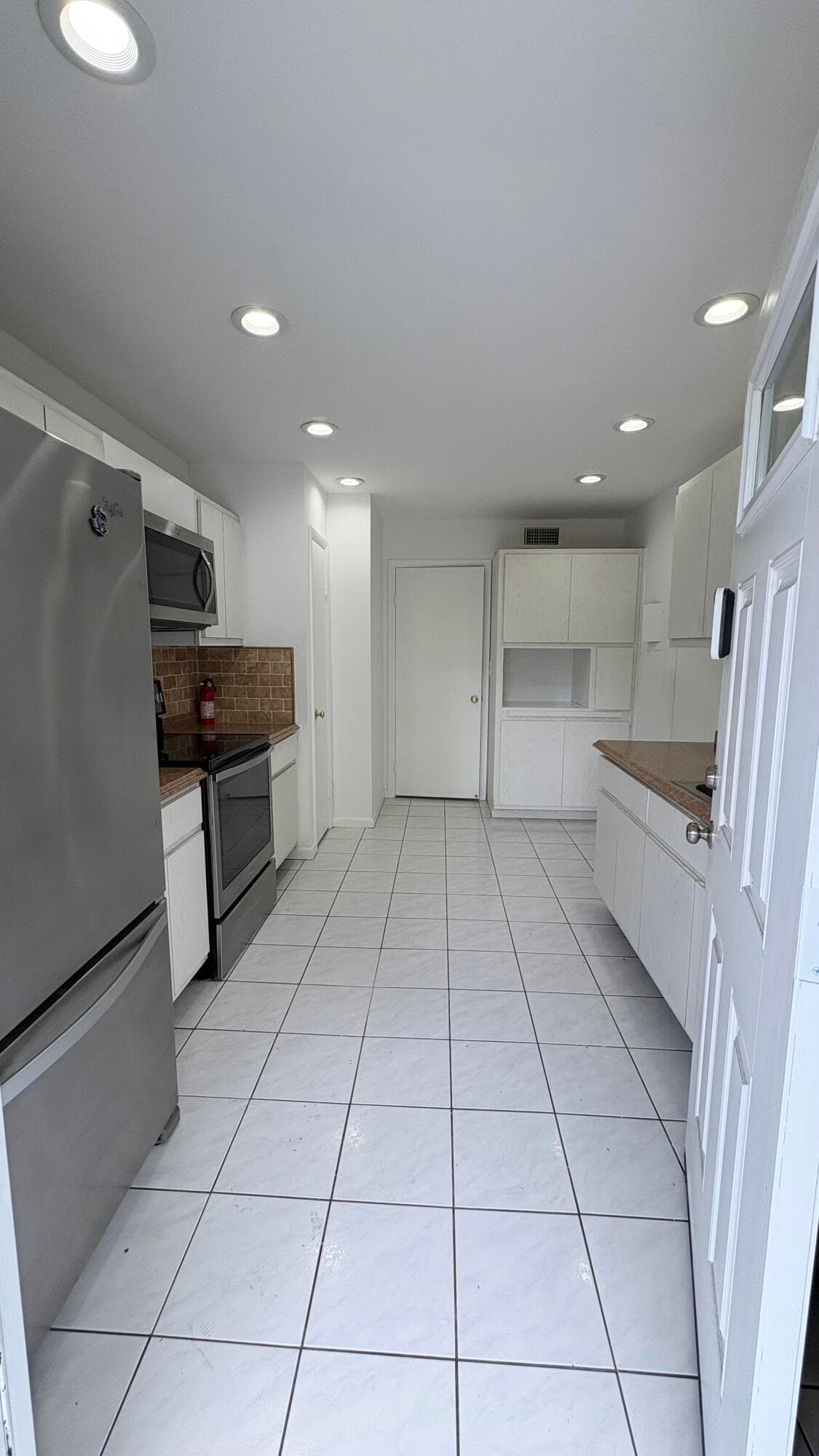 879 NE 195th Street 227, Miami, FL 33179 — photo 15 of 36