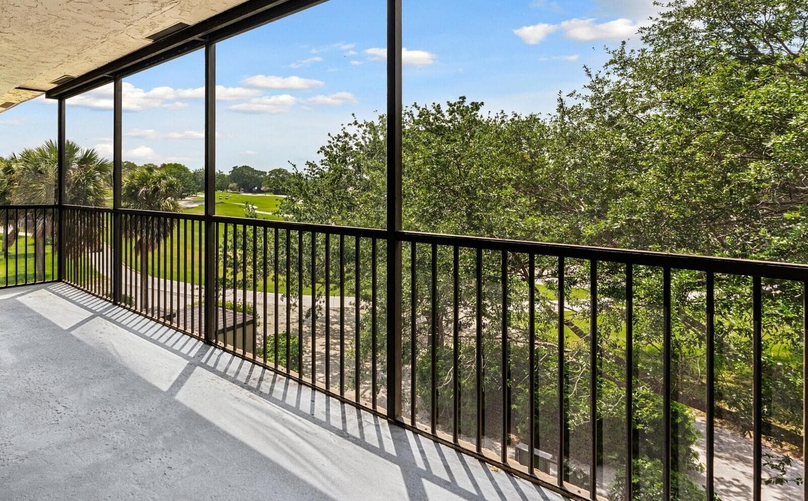 200 W Jacaranda Country Club Drive 3c, Plantation, FL 33324 — photo 1 of 40