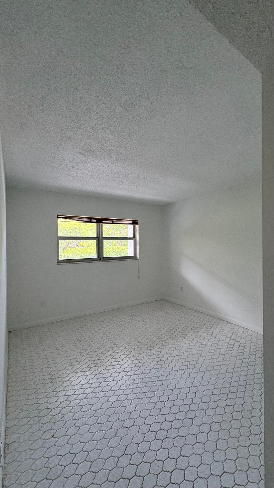 879 NE 195th Street 227, Miami, FL 33179 — photo 19 of 36