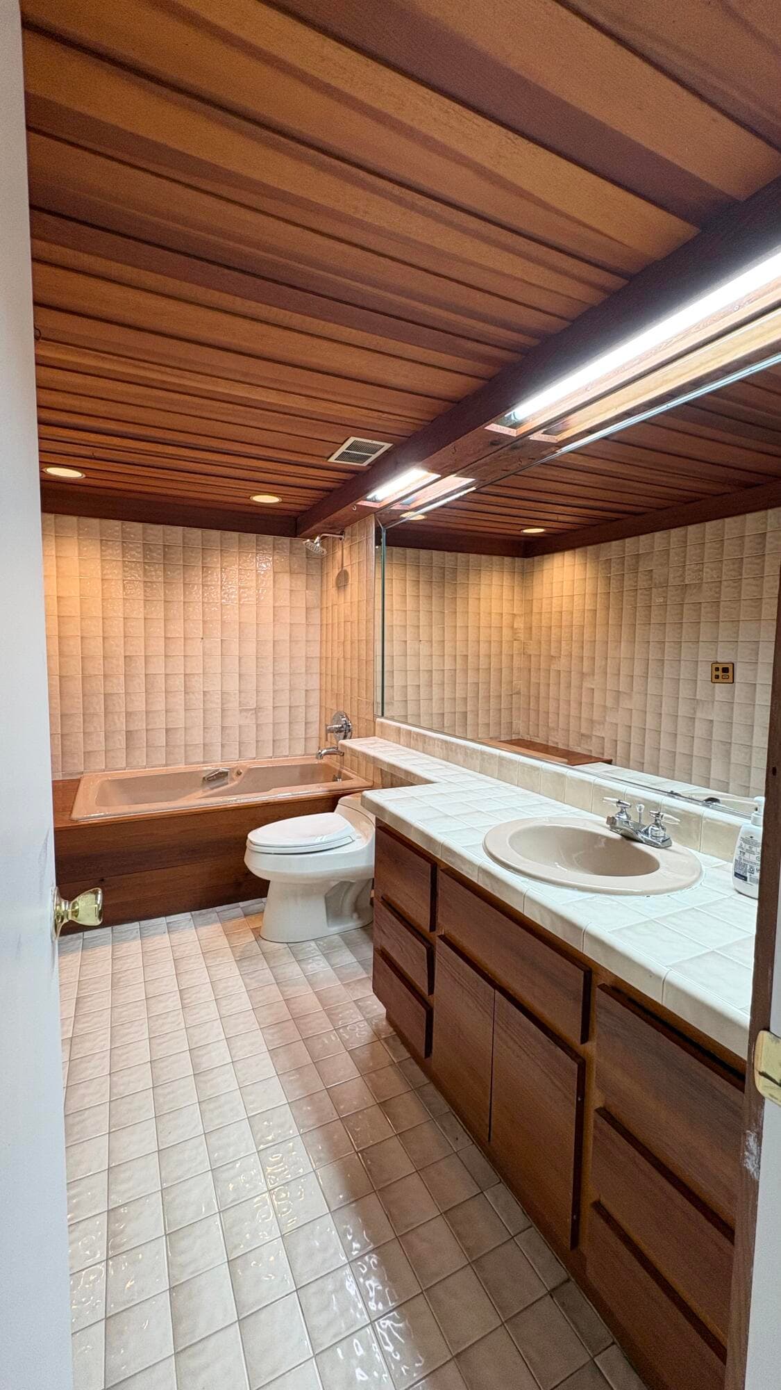 879 NE 195th Street 227, Miami, FL 33179 — photo 22 of 36