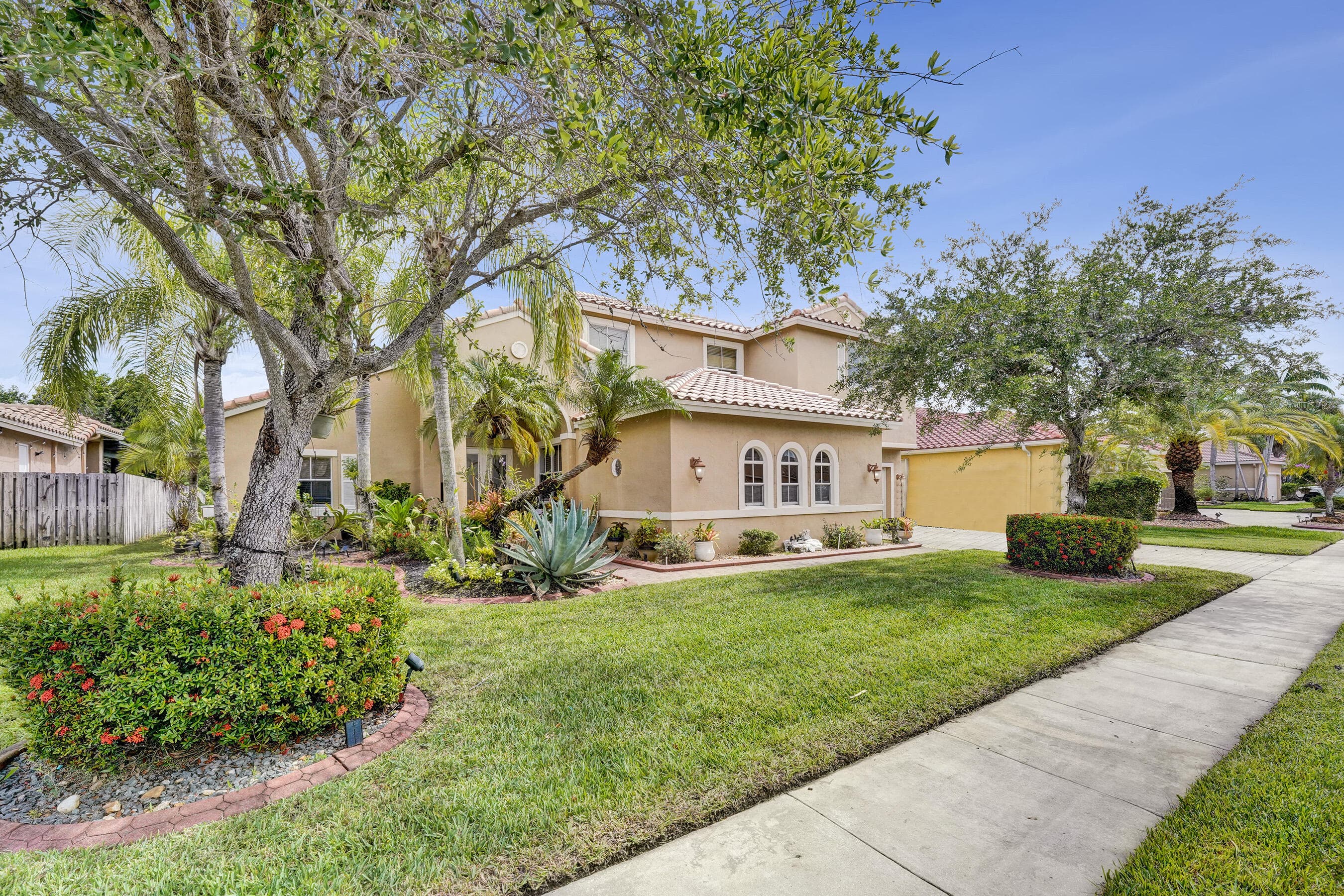 18623 SW 7th Street, Pembroke Pines, FL 33029 — photo 7 of 111