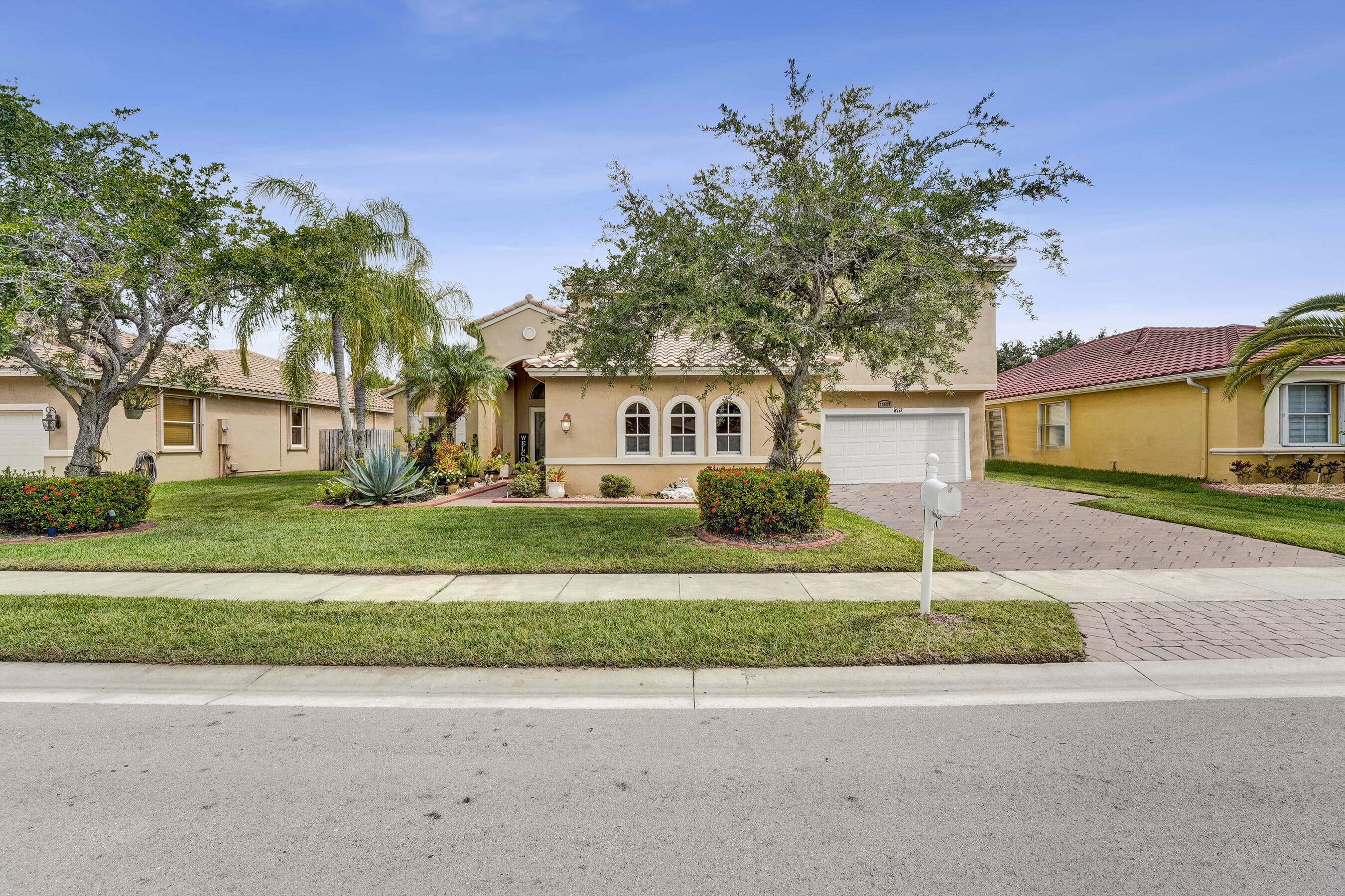 18623 SW 7th Street, Pembroke Pines, FL 33029 — photo 6 of 111