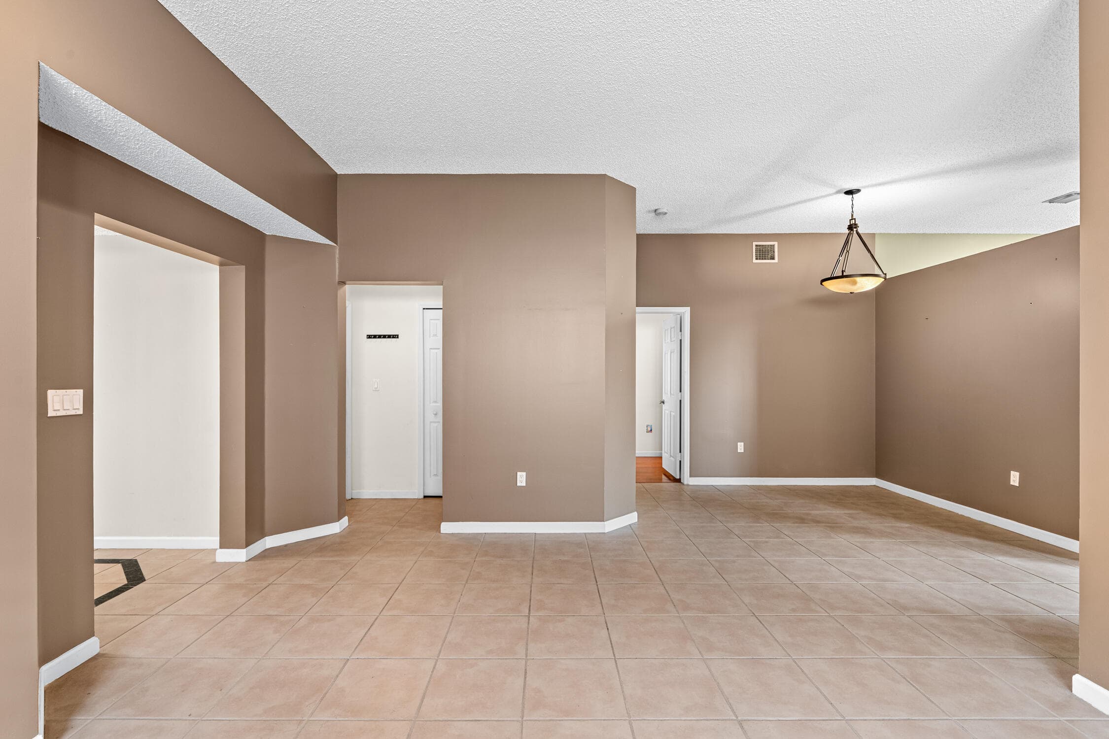 376 E Royal Cove Circle, Davie, FL 33325 — photo 10 of 60