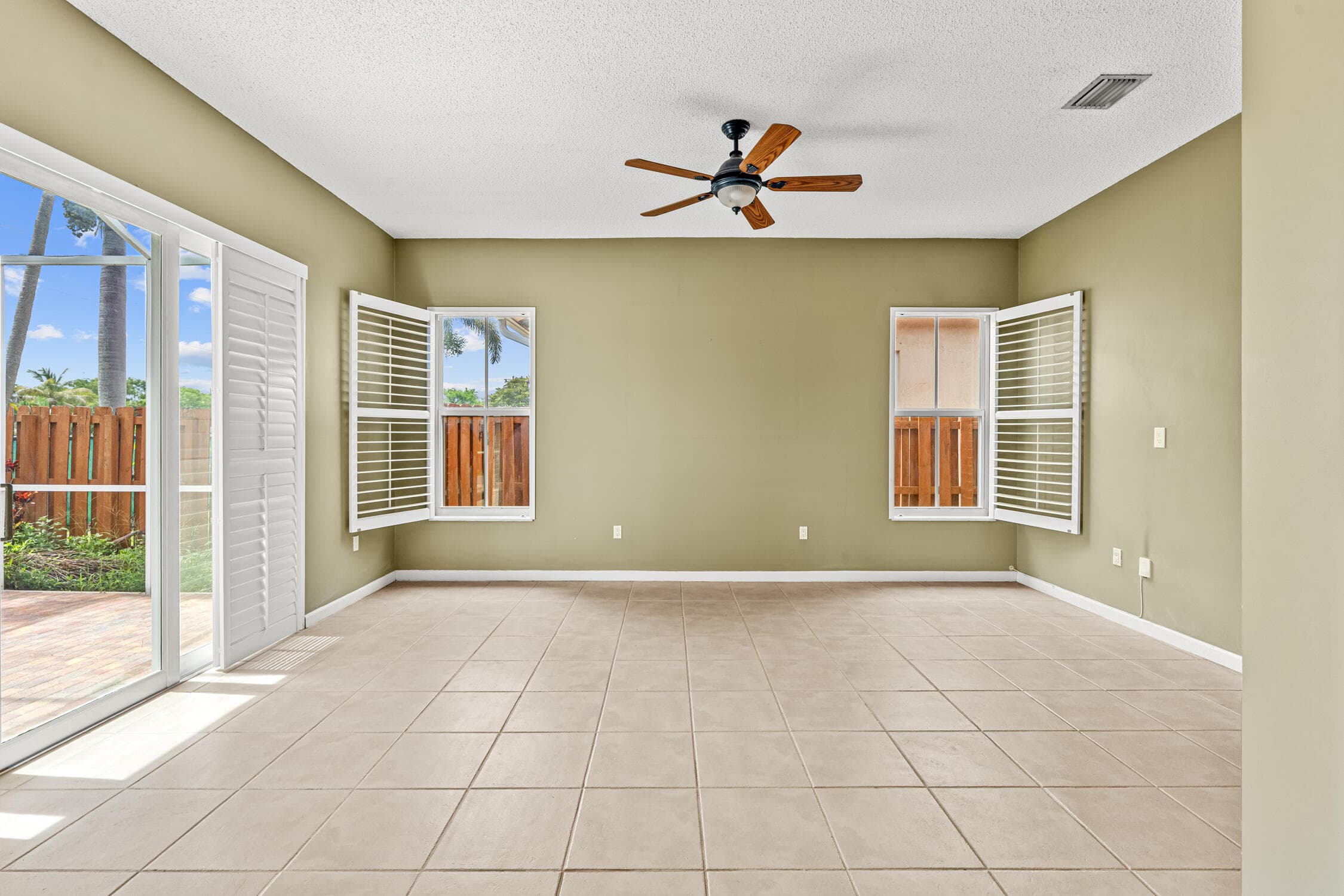 376 E Royal Cove Circle, Davie, FL 33325 — photo 14 of 60