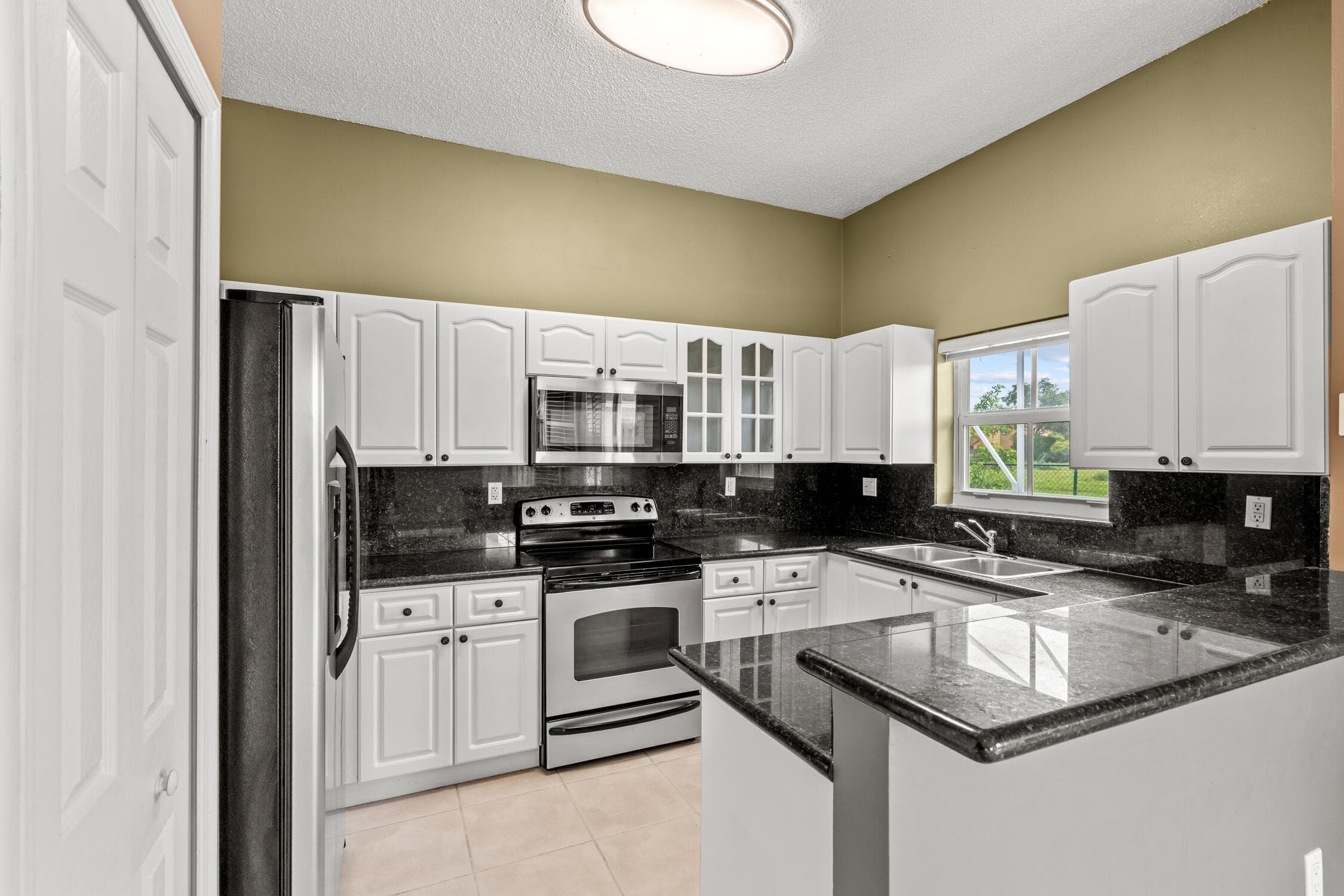 376 E Royal Cove Circle, Davie, FL 33325 — photo 18 of 60