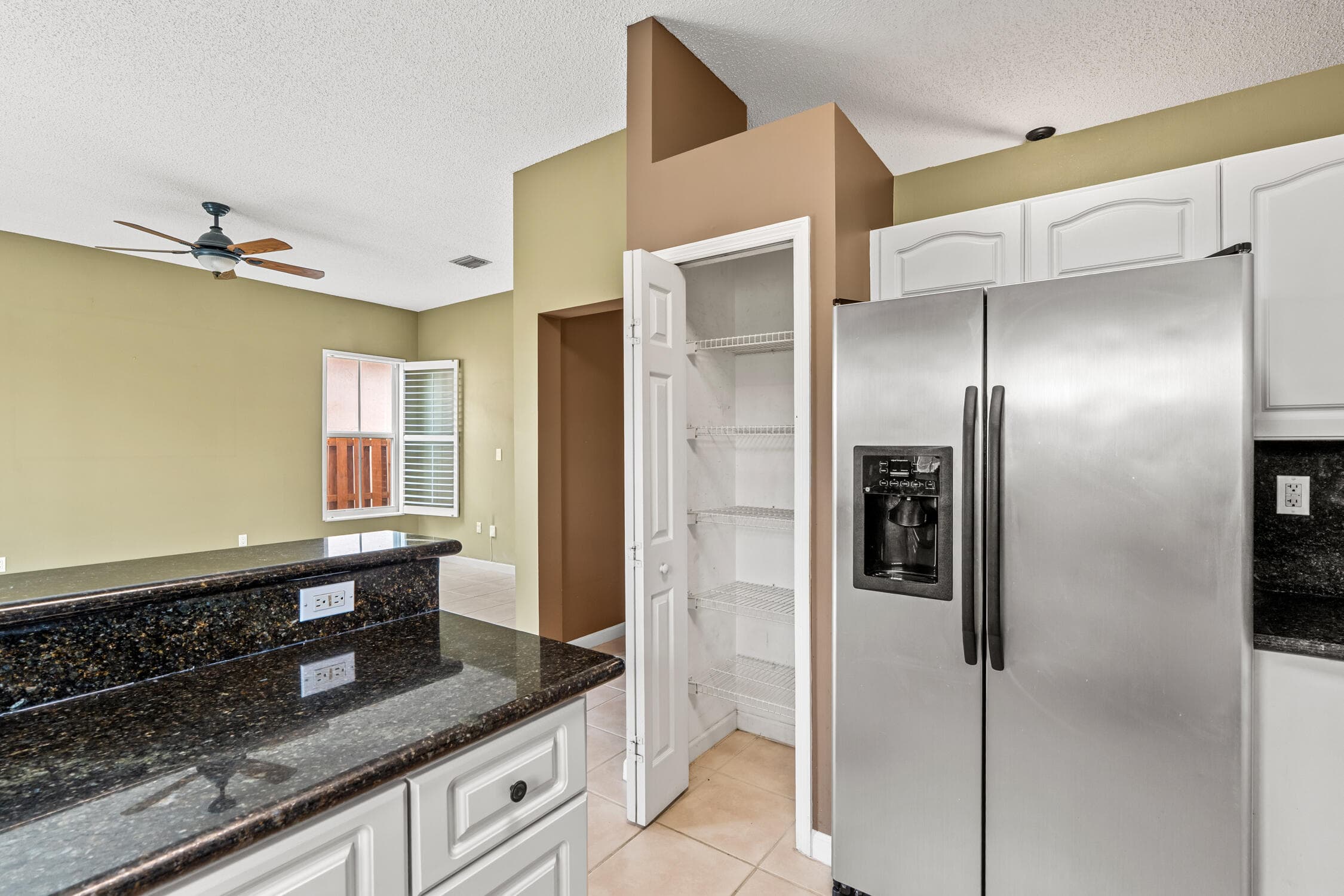 376 E Royal Cove Circle, Davie, FL 33325 — photo 19 of 60