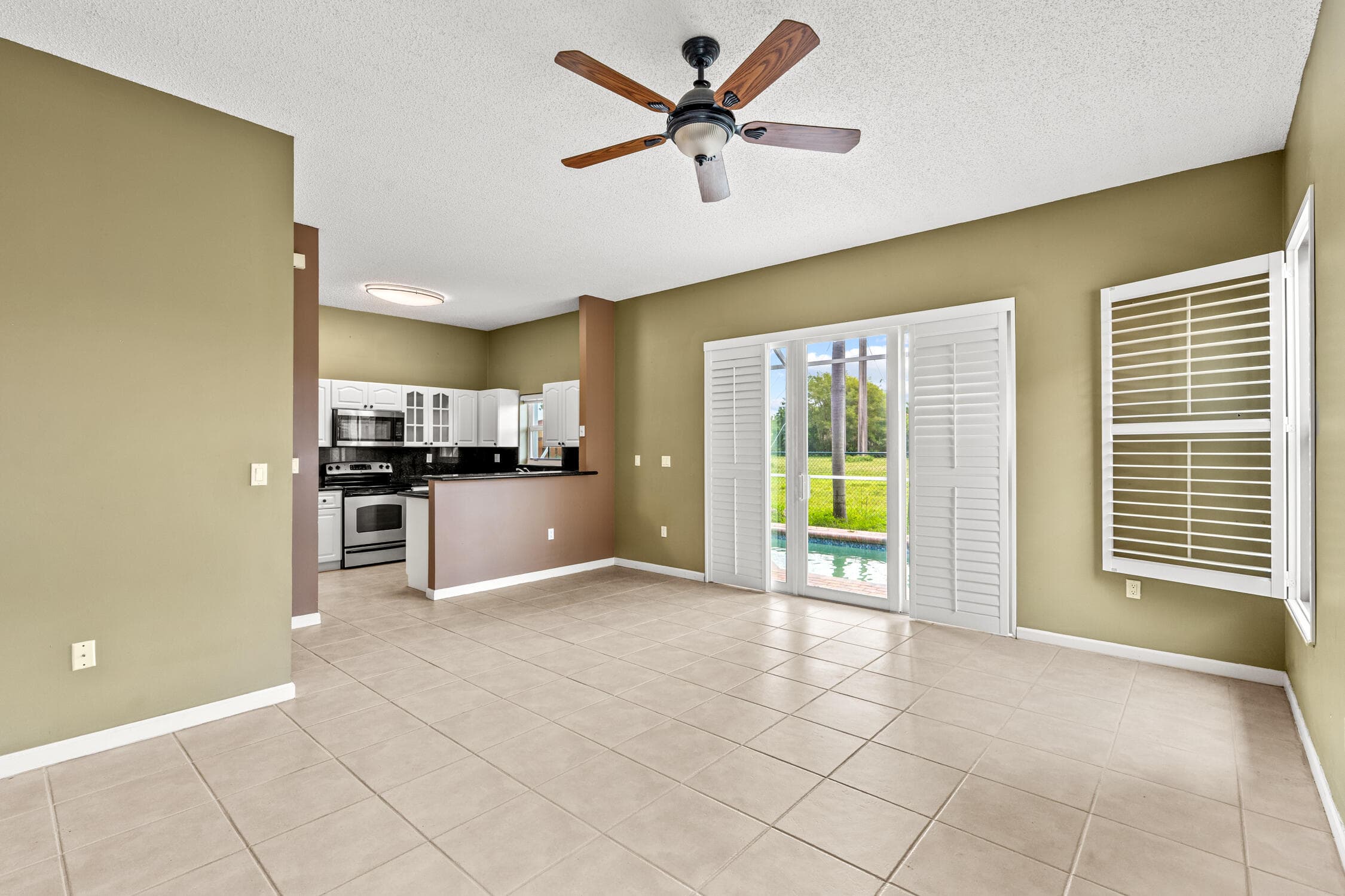 376 E Royal Cove Circle, Davie, FL 33325 — photo 21 of 60