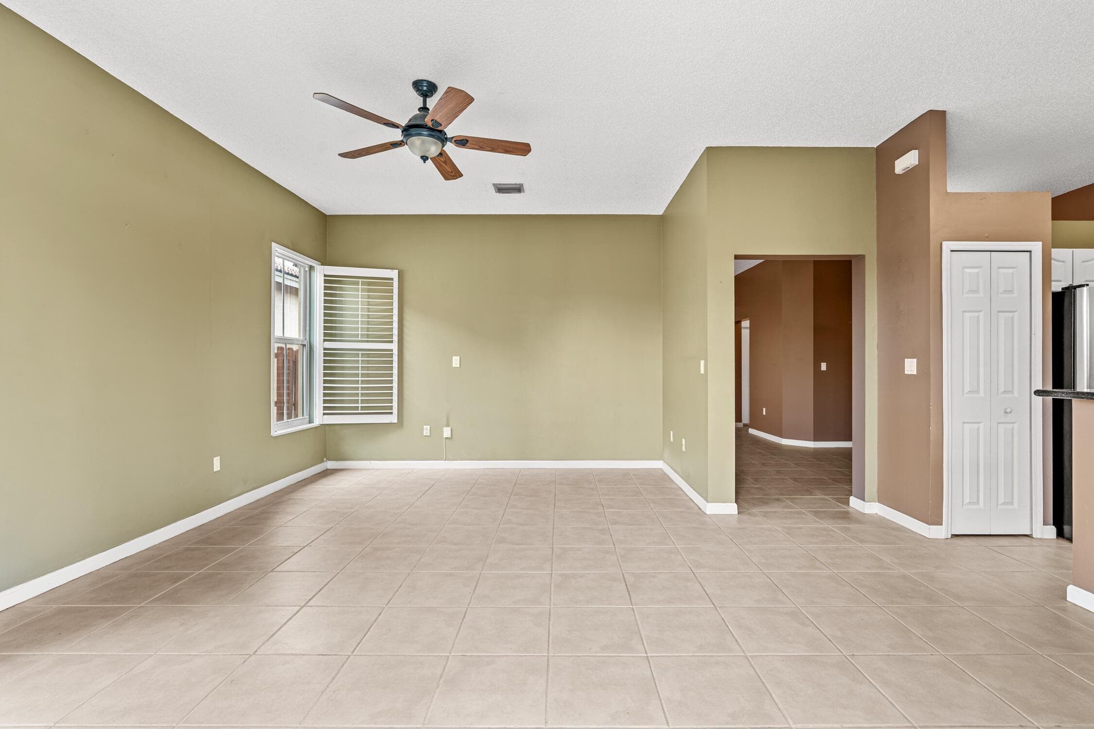 376 E Royal Cove Circle, Davie, FL 33325 — photo 23 of 60
