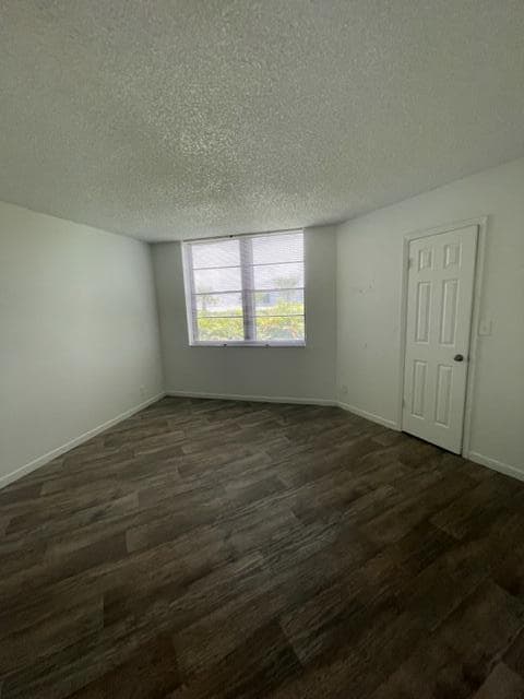 211 Lake Pointe Drive Unit 207, Oakland Park, FL 33309 — photo 3 of 8