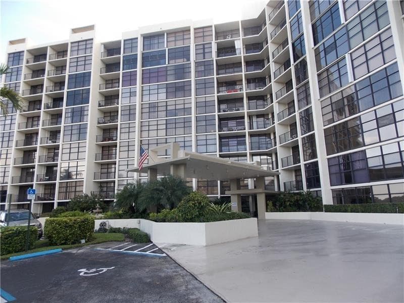 600 Parkview Drive 531, Hallandale Beach, FL 33009 — photo 2 of 41