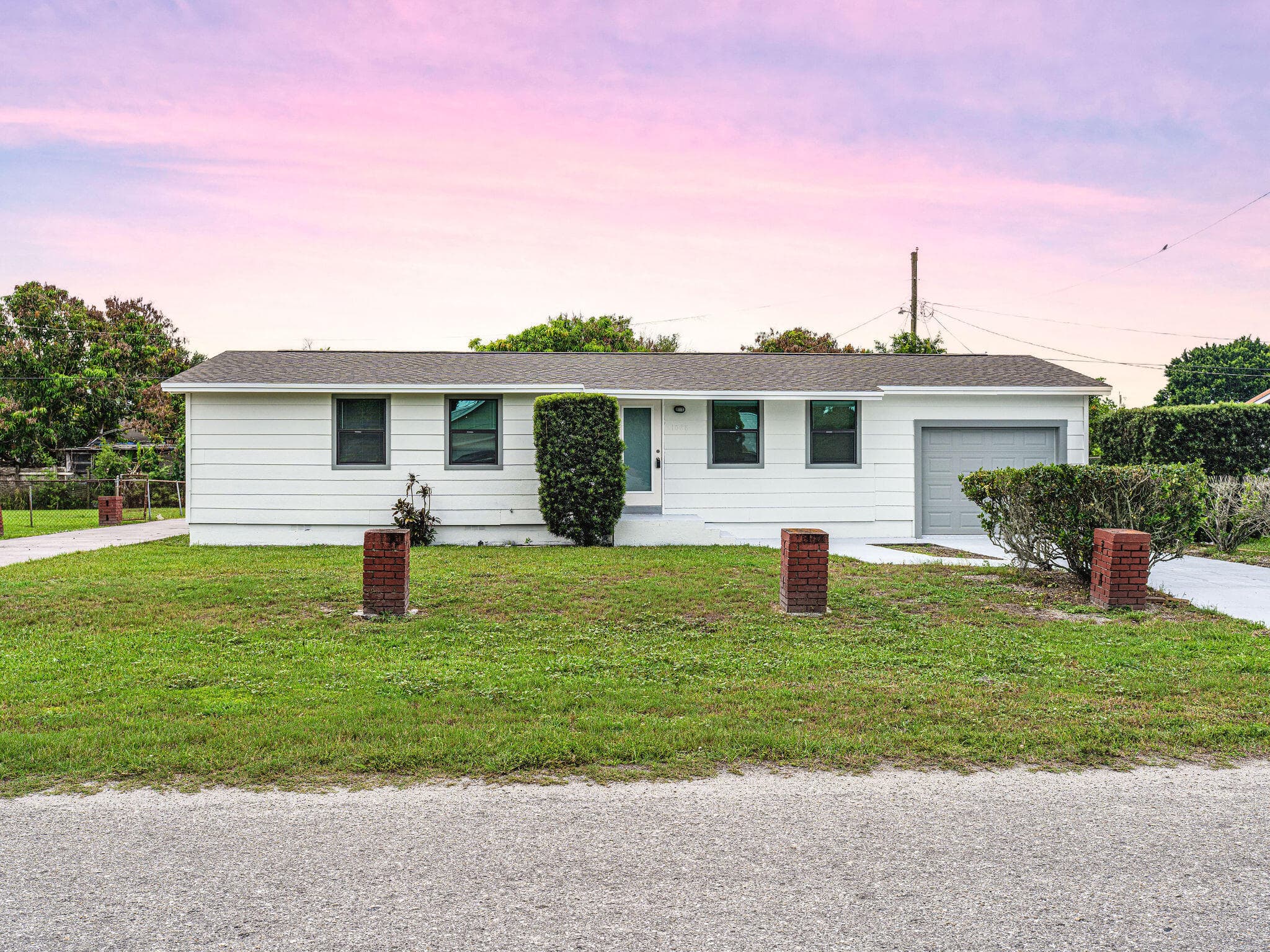 1028 Kentucky Avenue, Clewiston, FL 33440 — photo 1 of 41