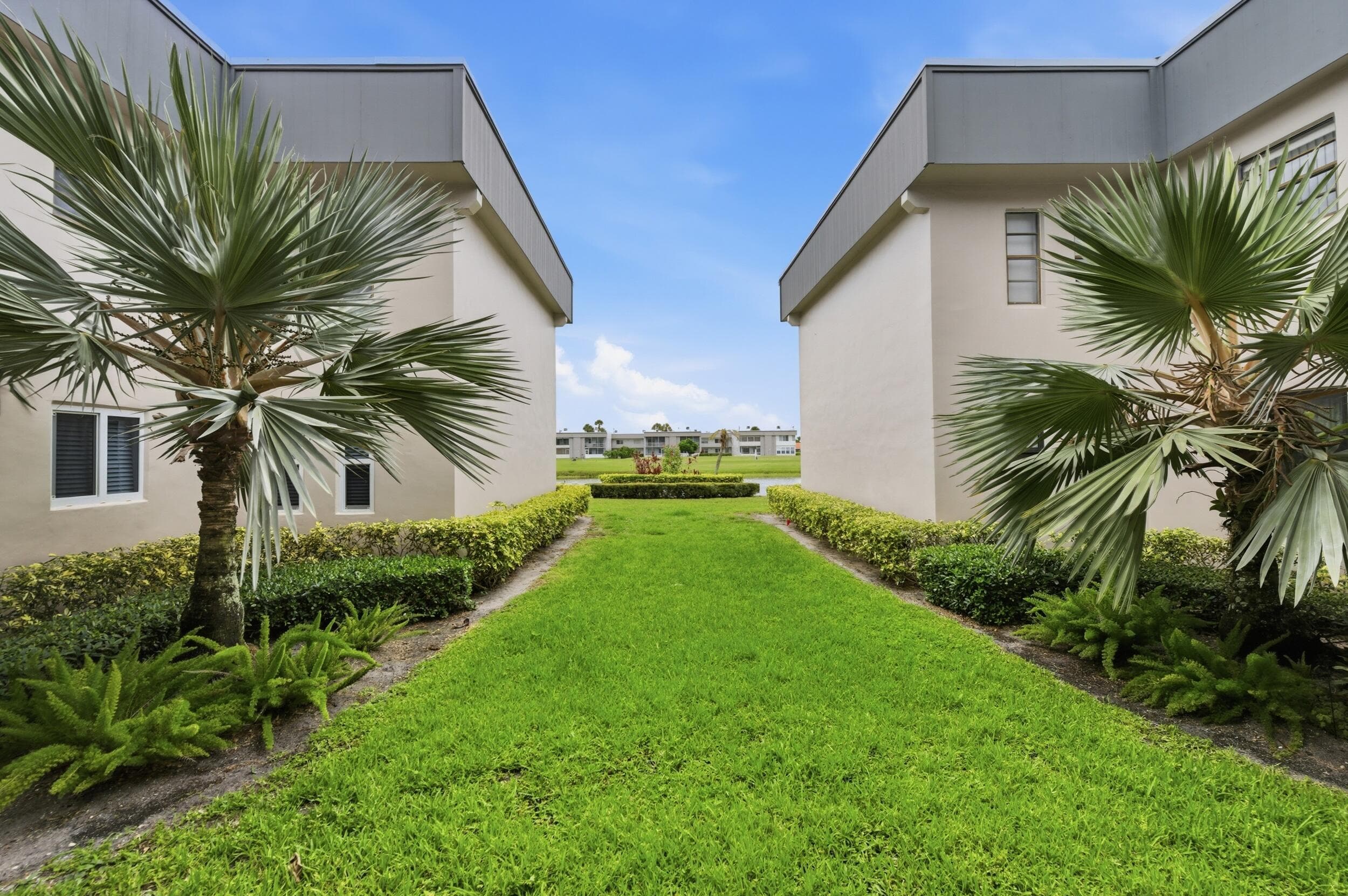53 Piedmont B, Delray Beach, FL 33484 — photo 3 of 78