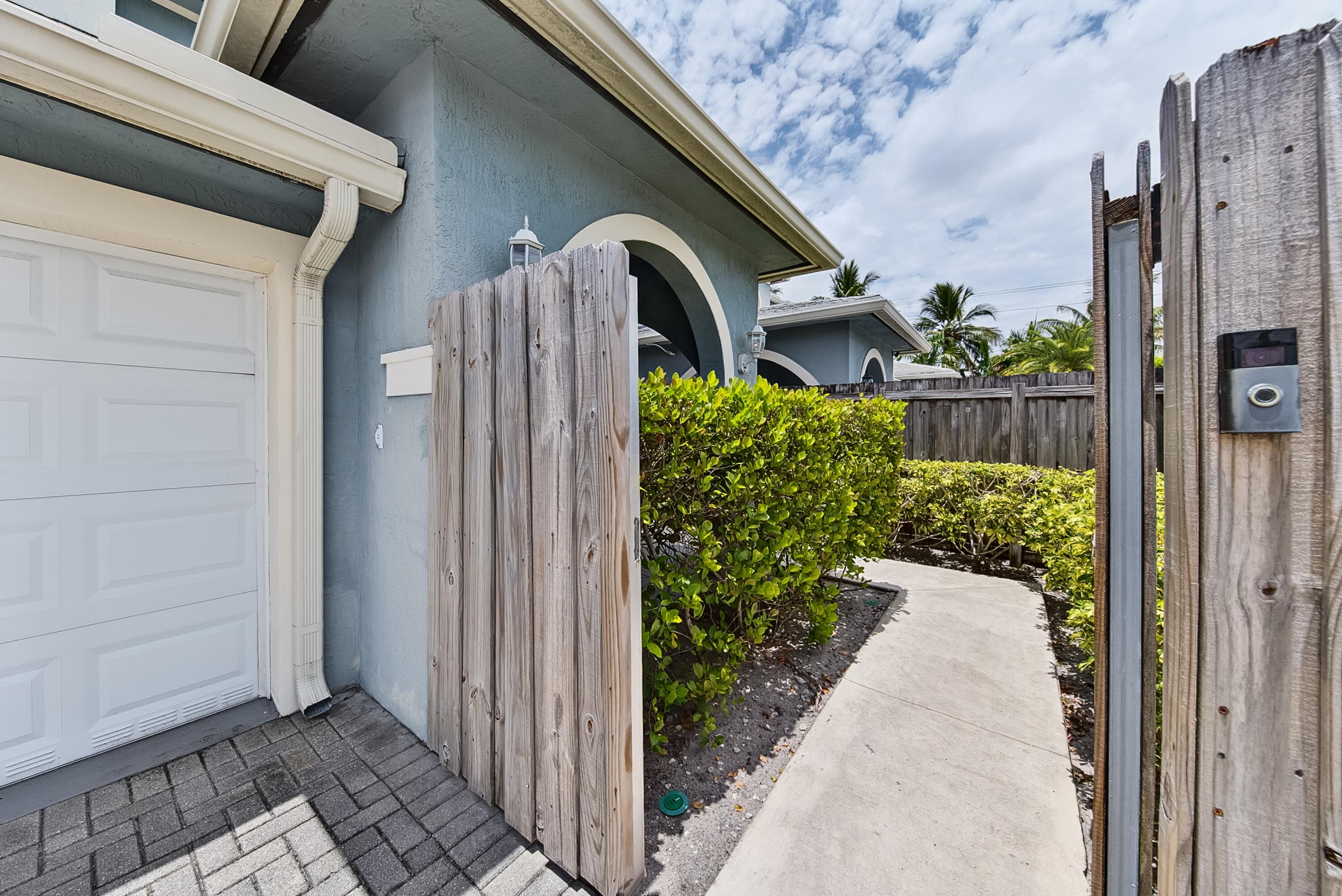 1135 NE 3rd Avenue, Fort Lauderdale, FL 33304 — photo 2 of 46