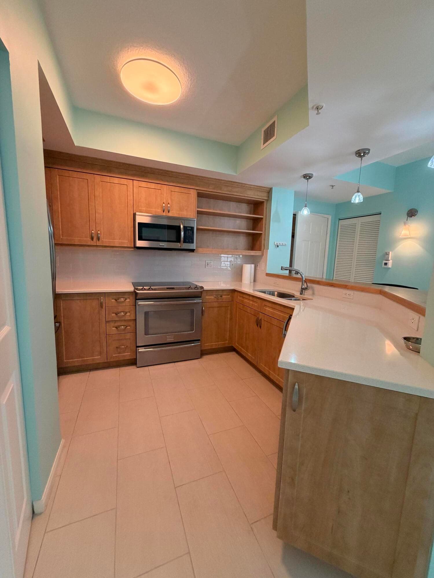 630 S Sapodilla Avenue 416, West Palm Beach, FL 33401 — photo 1 of 32