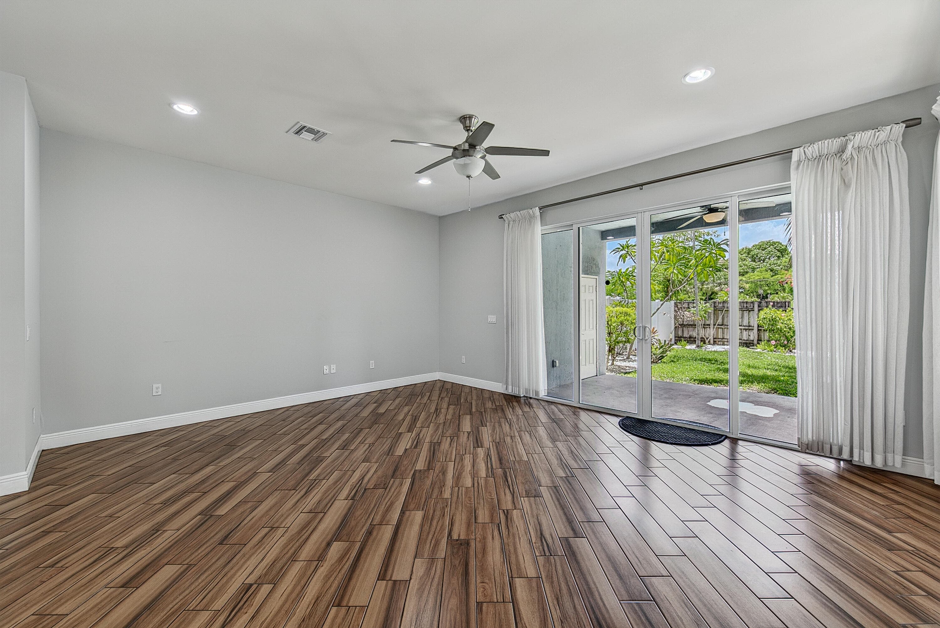 1135 NE 3rd Avenue, Fort Lauderdale, FL 33304 — photo 15 of 46
