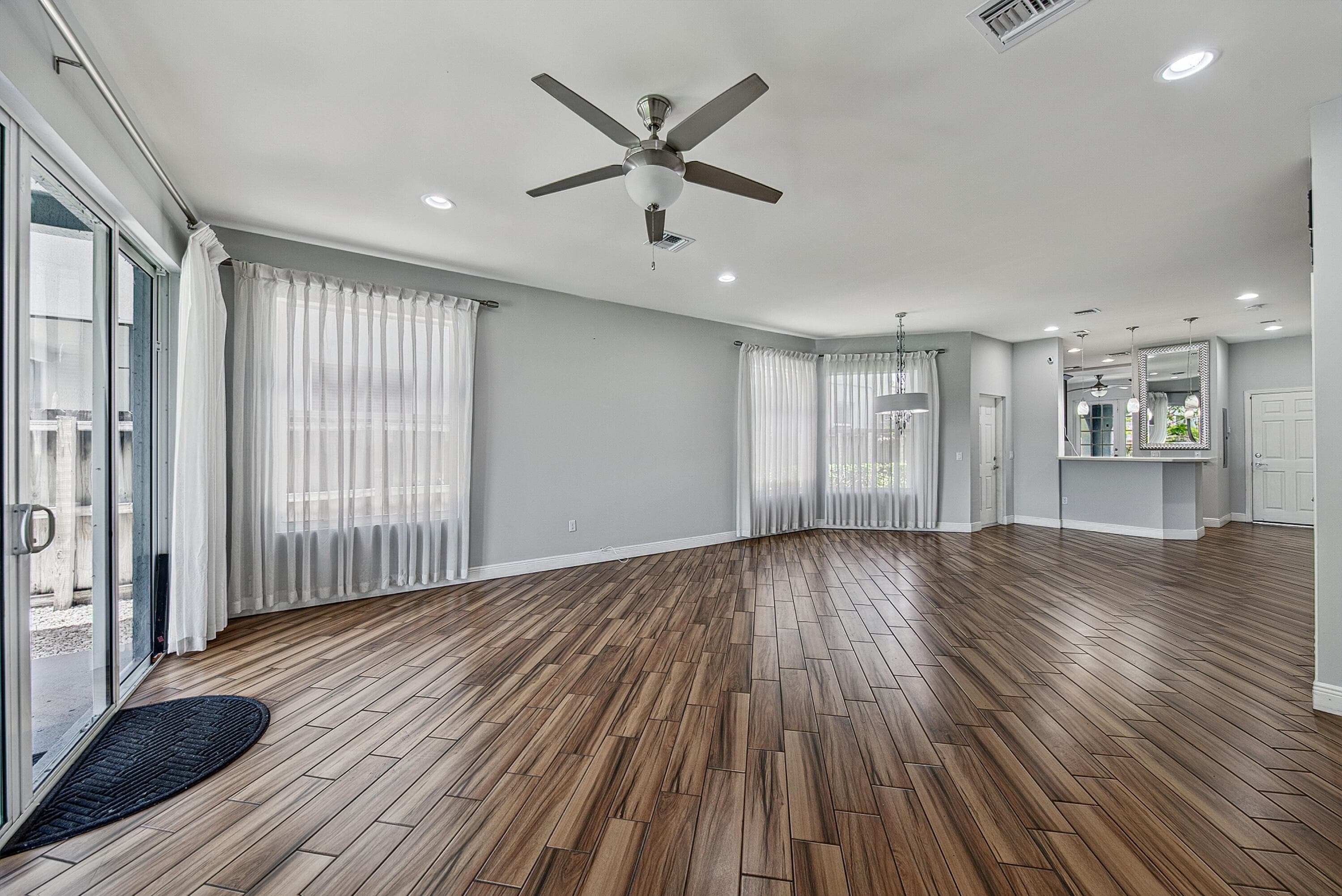 1135 NE 3rd Avenue, Fort Lauderdale, FL 33304 — photo 13 of 46