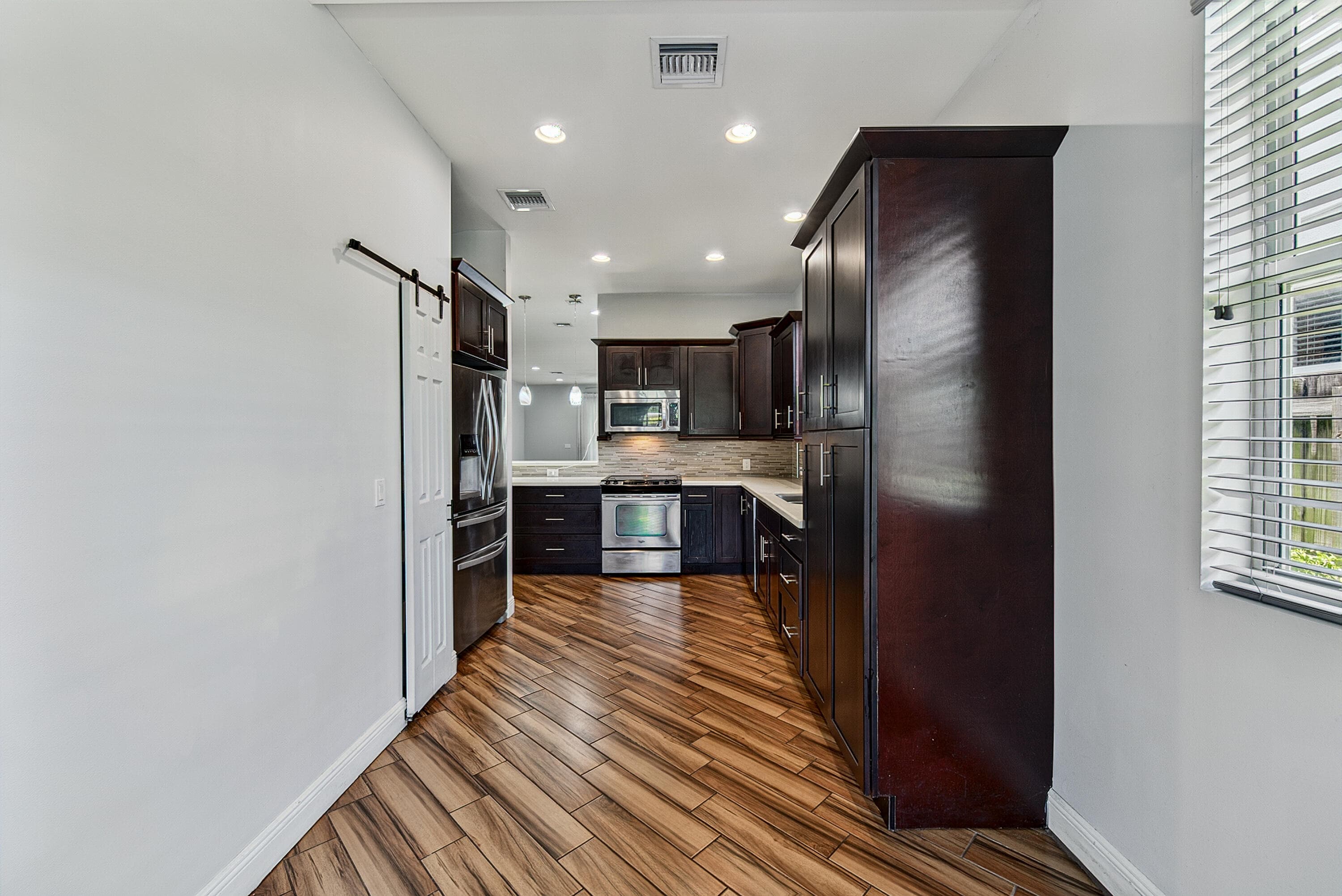 1135 NE 3rd Avenue, Fort Lauderdale, FL 33304 — photo 22 of 46