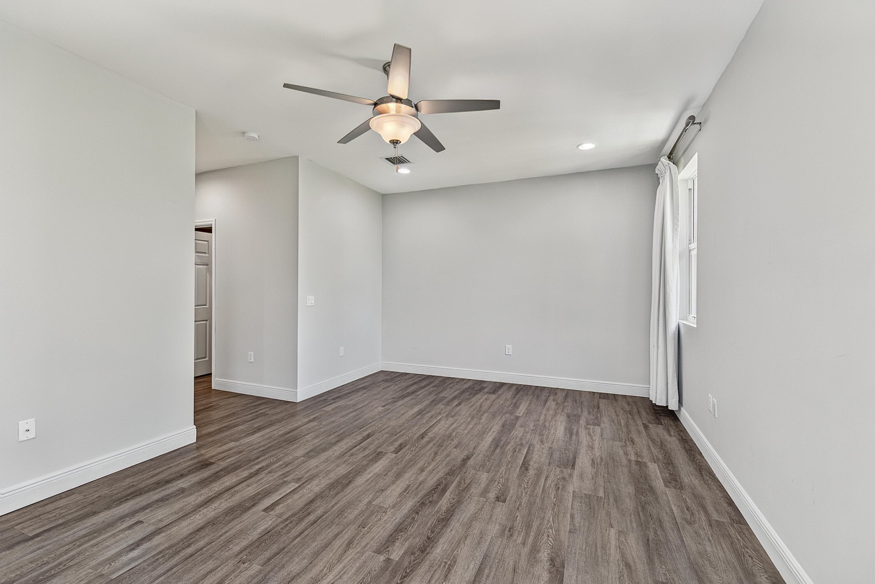 1135 NE 3rd Avenue, Fort Lauderdale, FL 33304 — photo 27 of 46