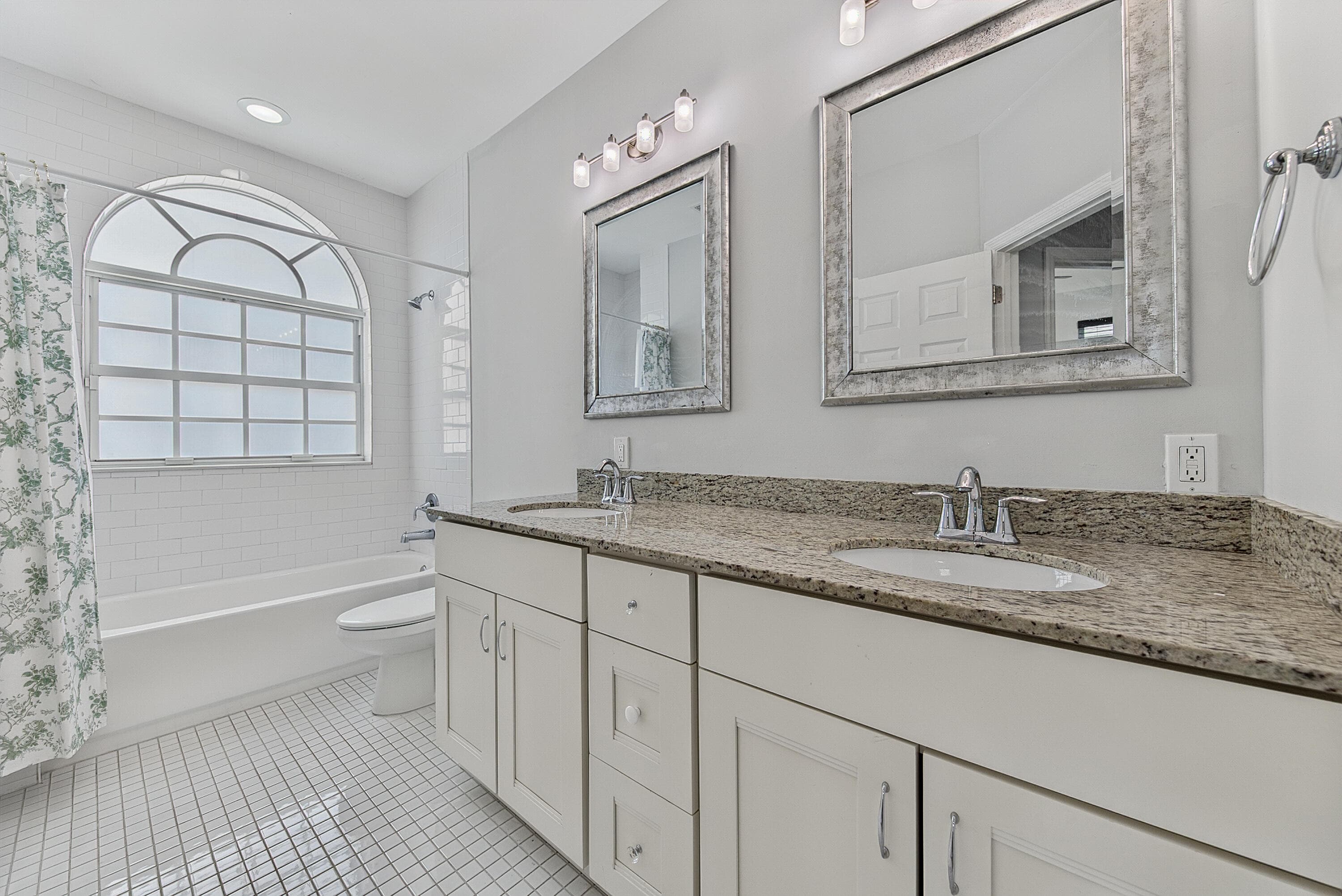 1135 NE 3rd Avenue, Fort Lauderdale, FL 33304 — photo 37 of 46