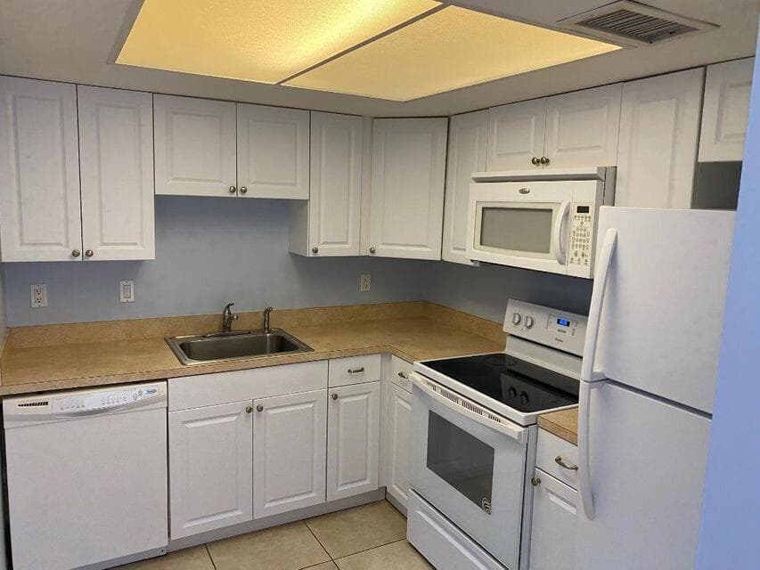 120 Wettaw Lane 112, North Palm Beach, FL 33408 — photo 4 of 13