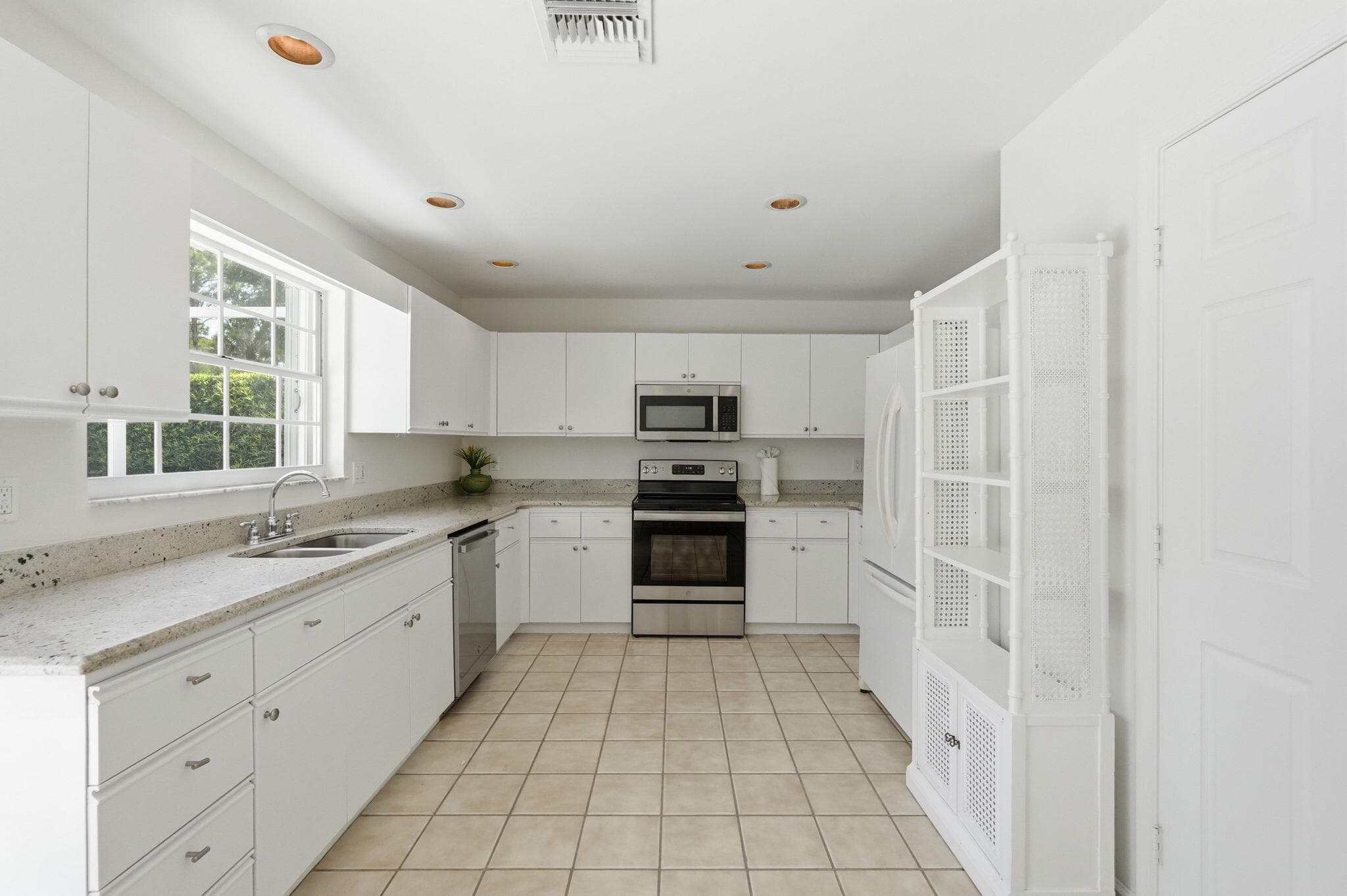 9205 SE Woods End Place, Jupiter, FL 33469 — photo 12 of 70