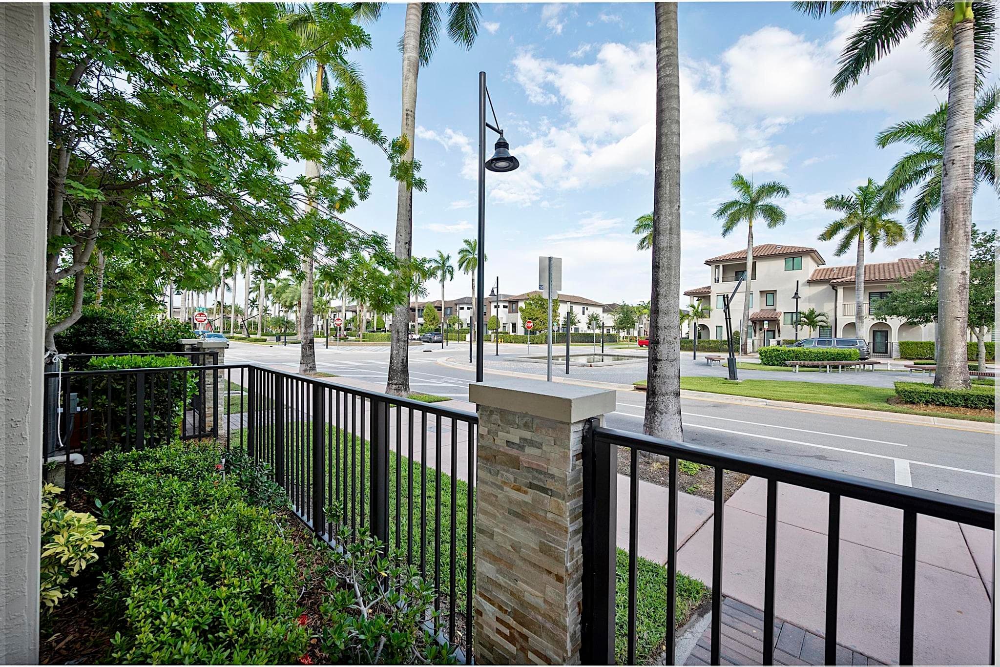 8321 Central Park Boulevard, Doral, FL 33166 — photo 7 of 81