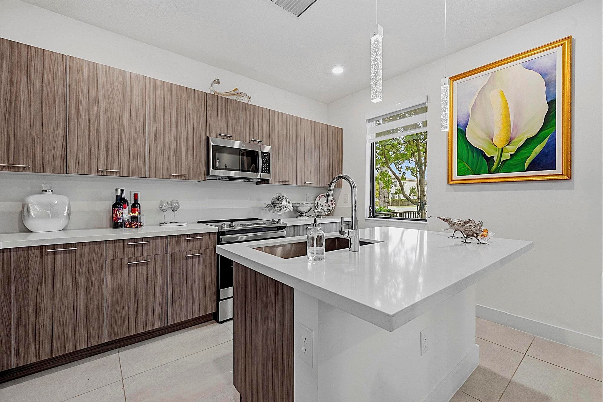 8321 Central Park Boulevard, Doral, FL 33166 — photo 11 of 81