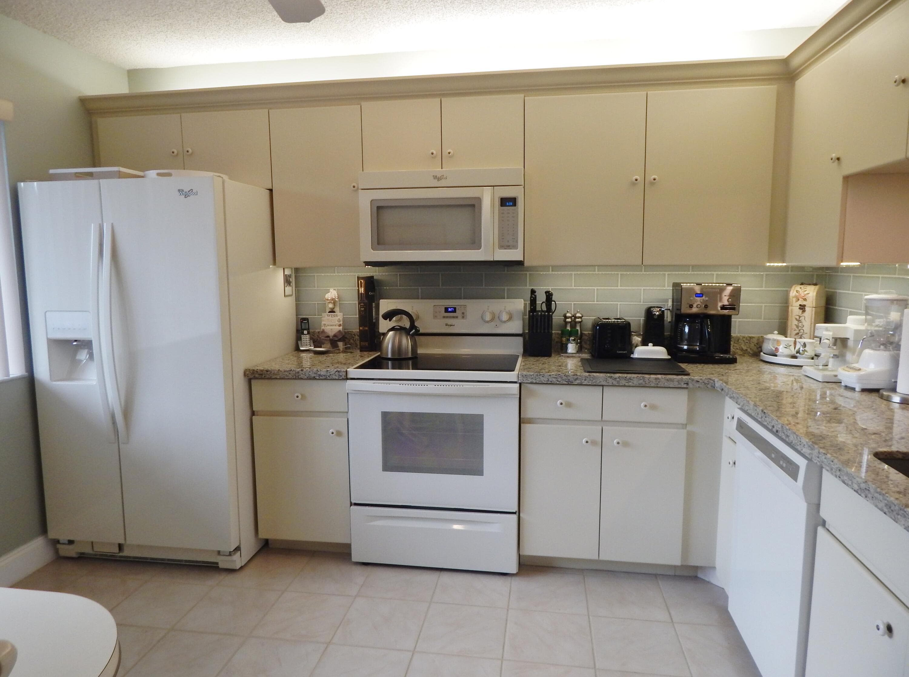 6698 N 10th Ave N 215, Lake Worth, FL 33467 — photo 3 of 45