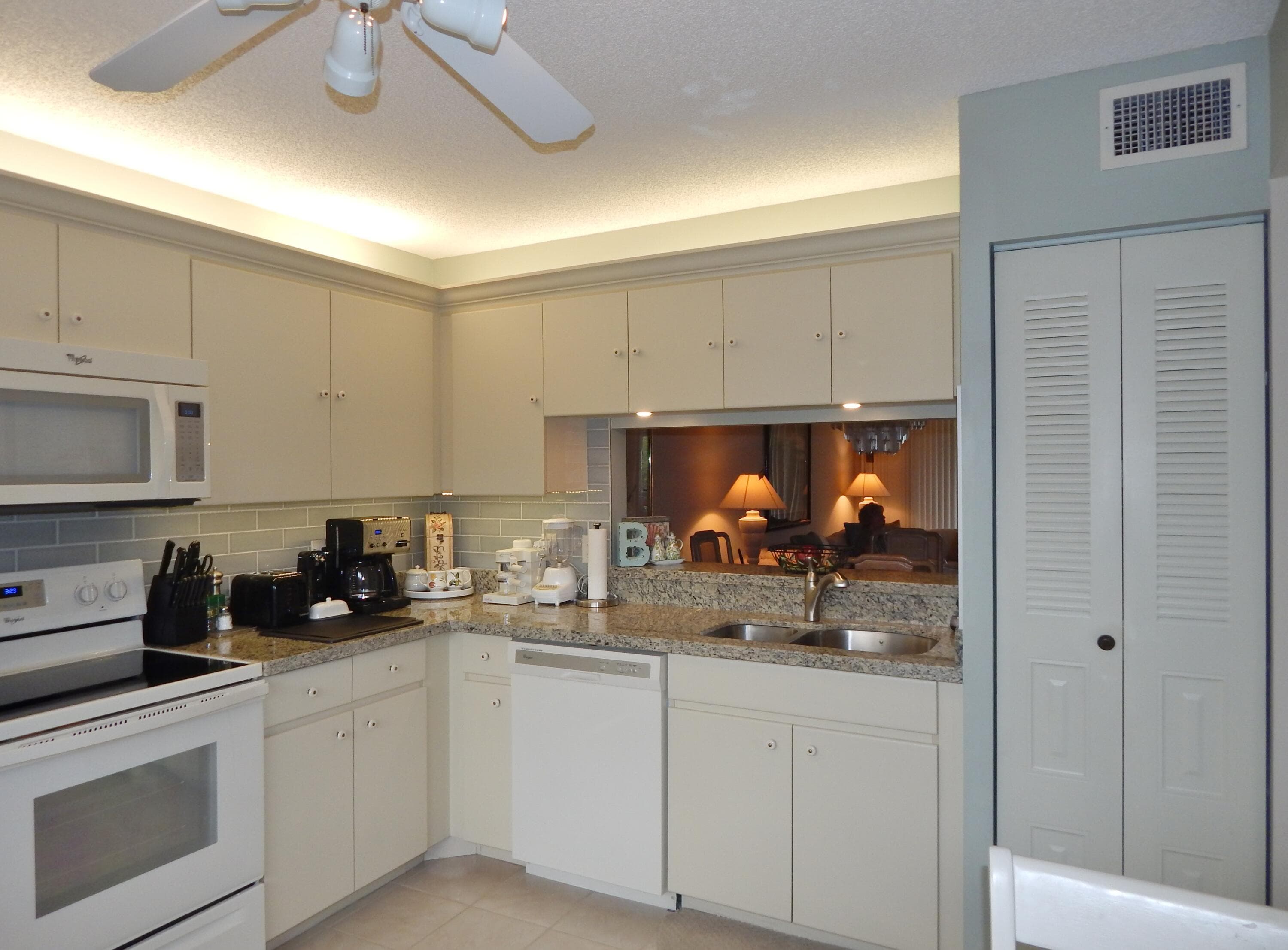 6698 N 10th Ave N 215, Lake Worth, FL 33467 — photo 4 of 45