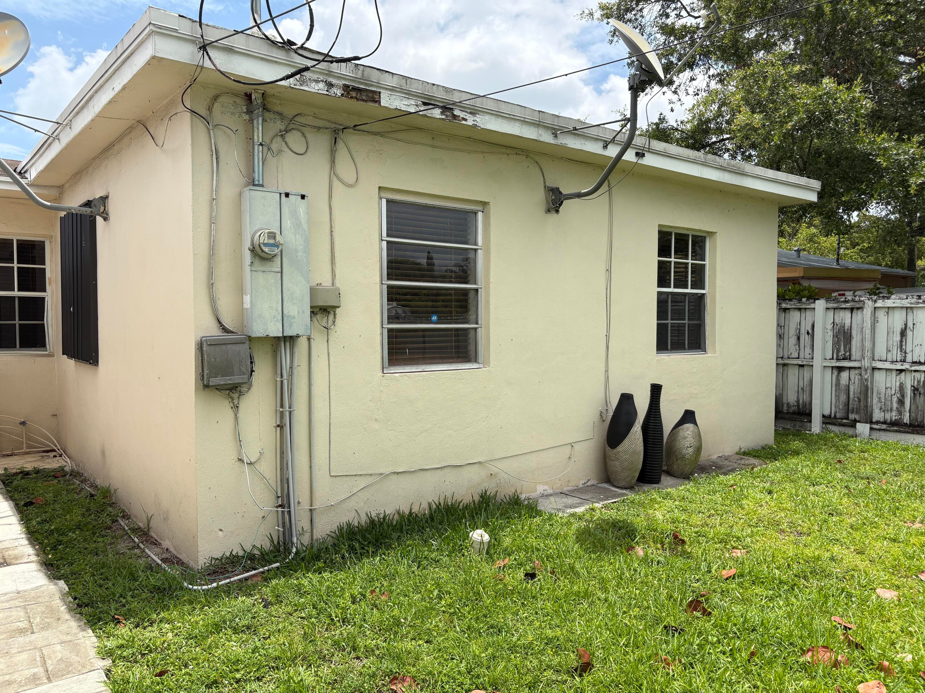 706 Glenn Parkway, Hollywood, FL 33021 — photo 2 of 5