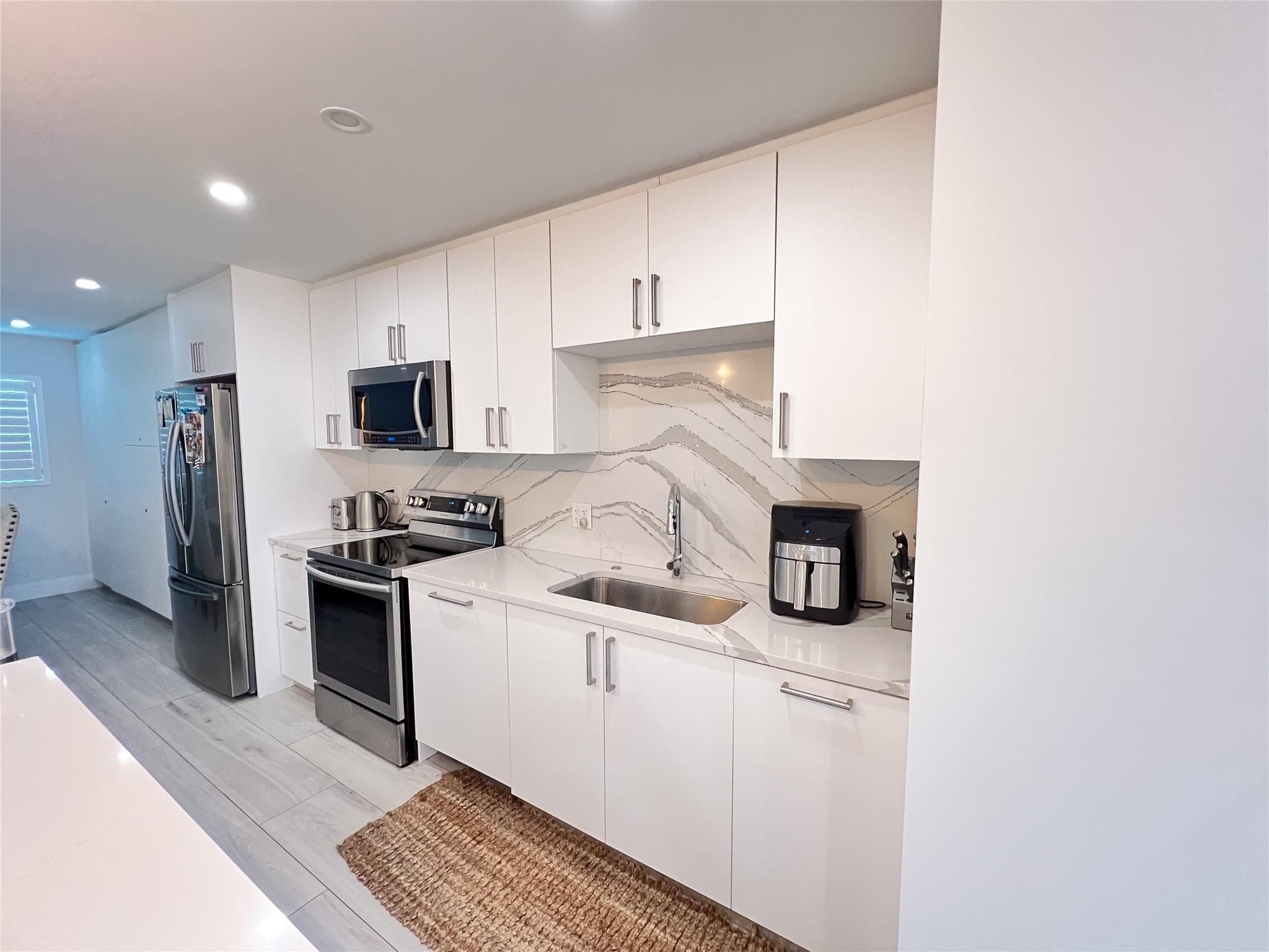 2115 NE 37th Drive 121, Fort Lauderdale, FL 33308 — photo 2 of 18
