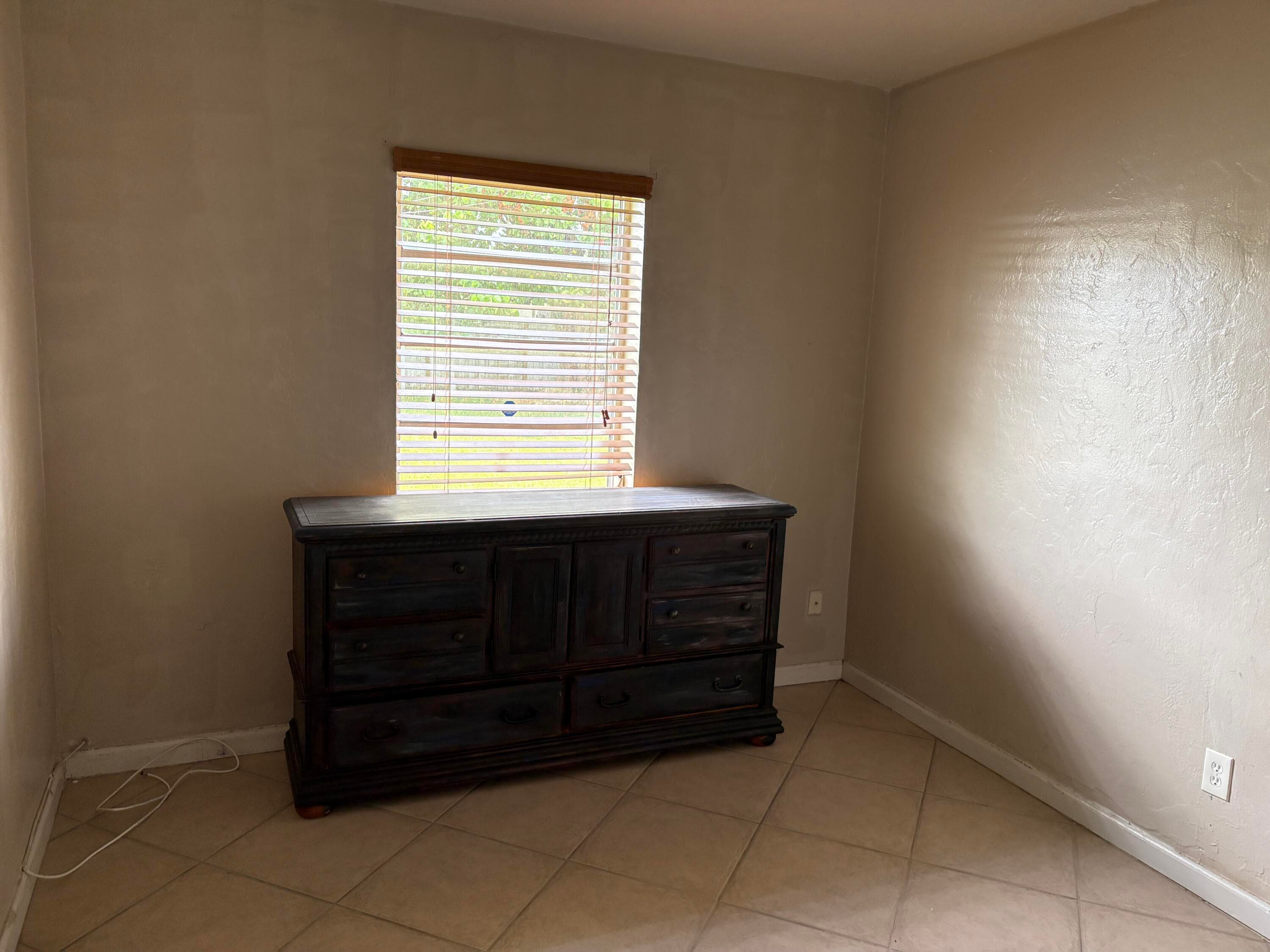 706 Glenn Parkway, Hollywood, FL 33021 — photo 4 of 5