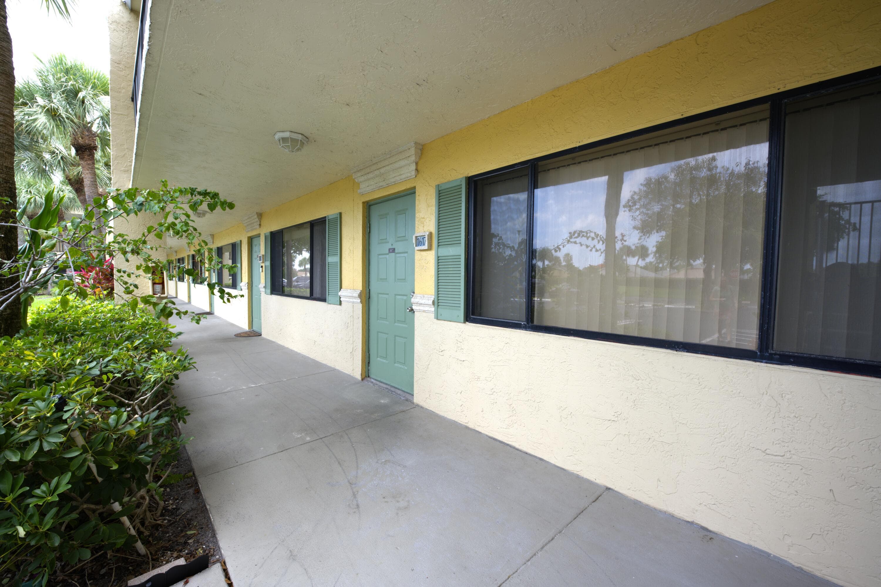 1617 Meadows Circle W, Boynton Beach, FL 33436 — photo 3 of 28