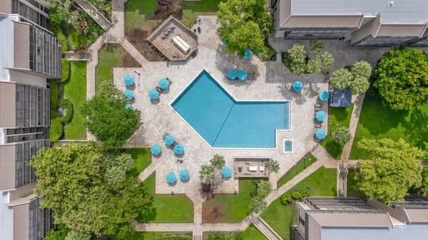 2816 N 46 Avenue J482, Hollywood, FL 33021 — photo 31 of 40