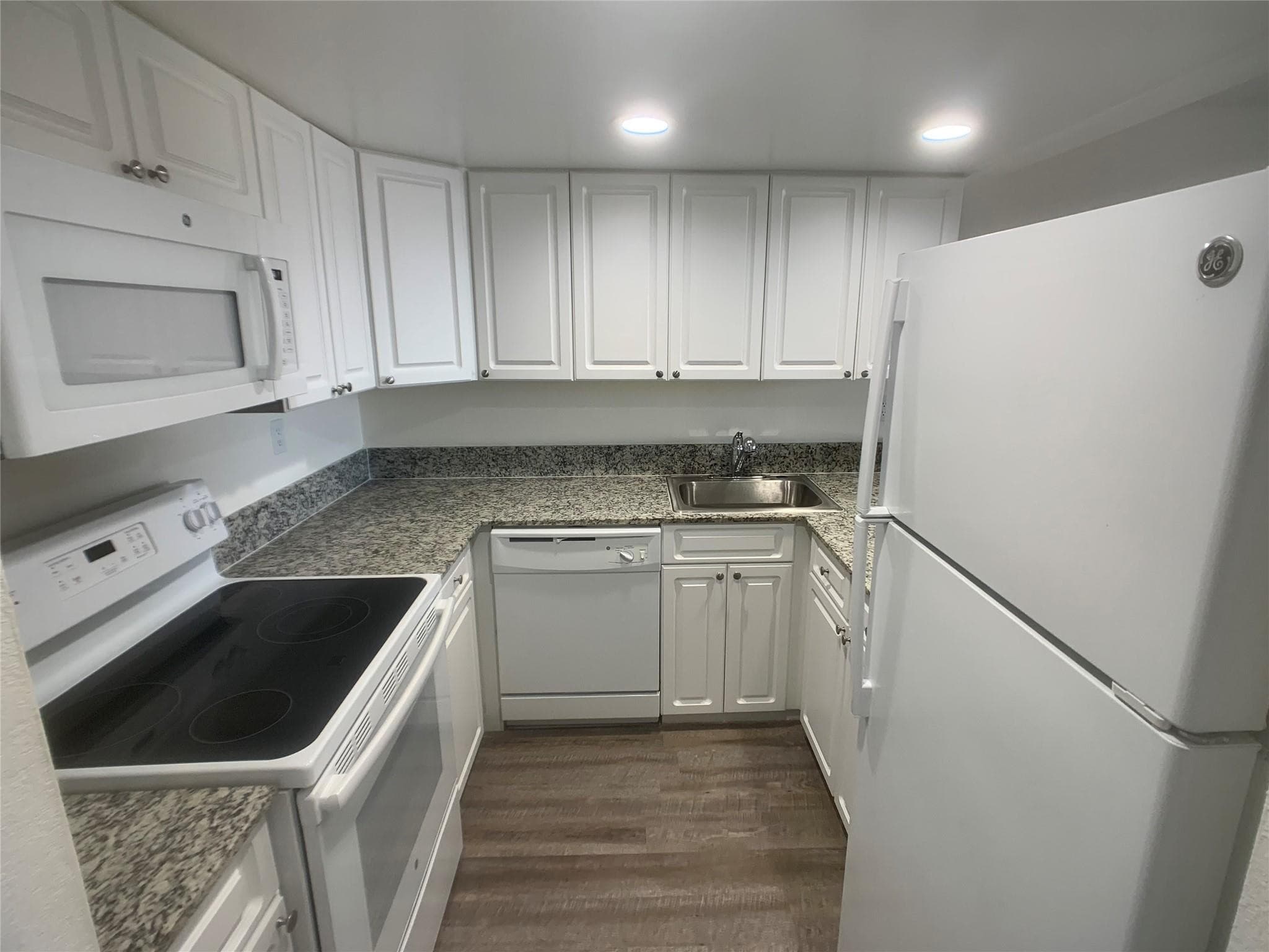 19455 NE 10 Avenue 4-307, North Miami Beach, FL 33179 — photo 1 of 13
