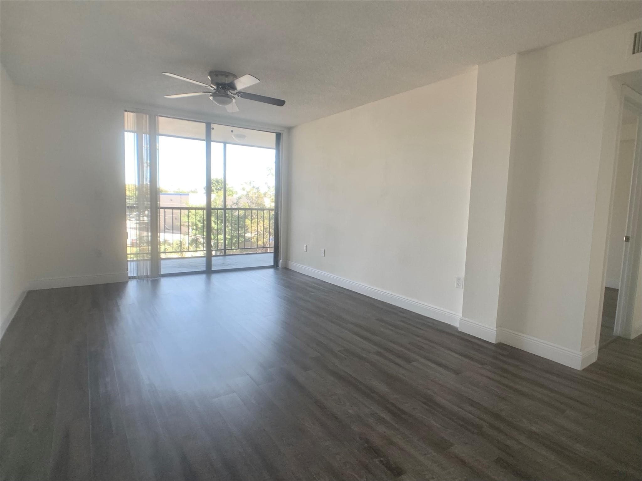 19455 NE 10 Avenue 4-307, North Miami Beach, FL 33179 — photo 2 of 13