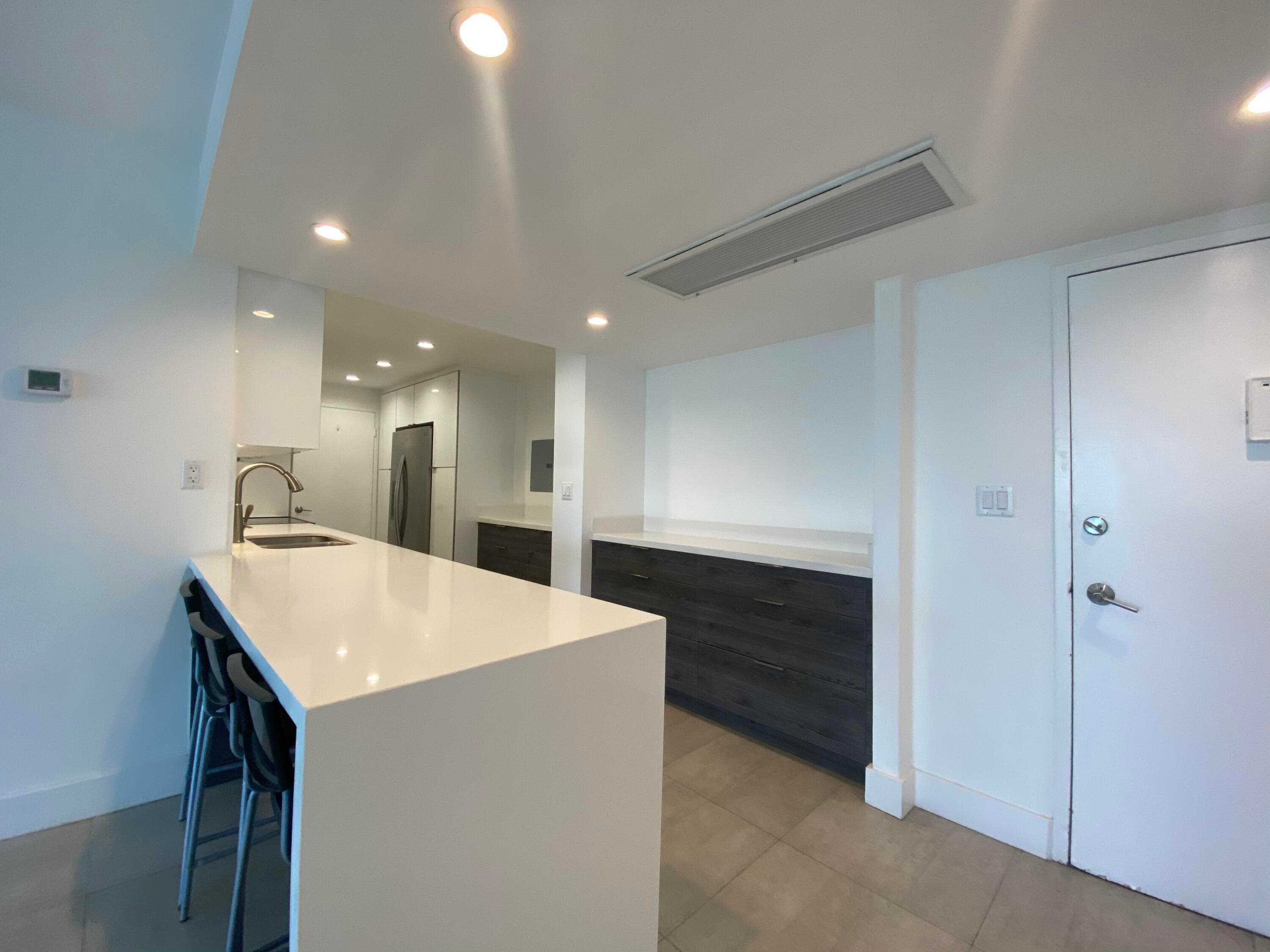 5401 Collins Avenue 620, Miami Beach, FL 33140 — photo 4 of 36