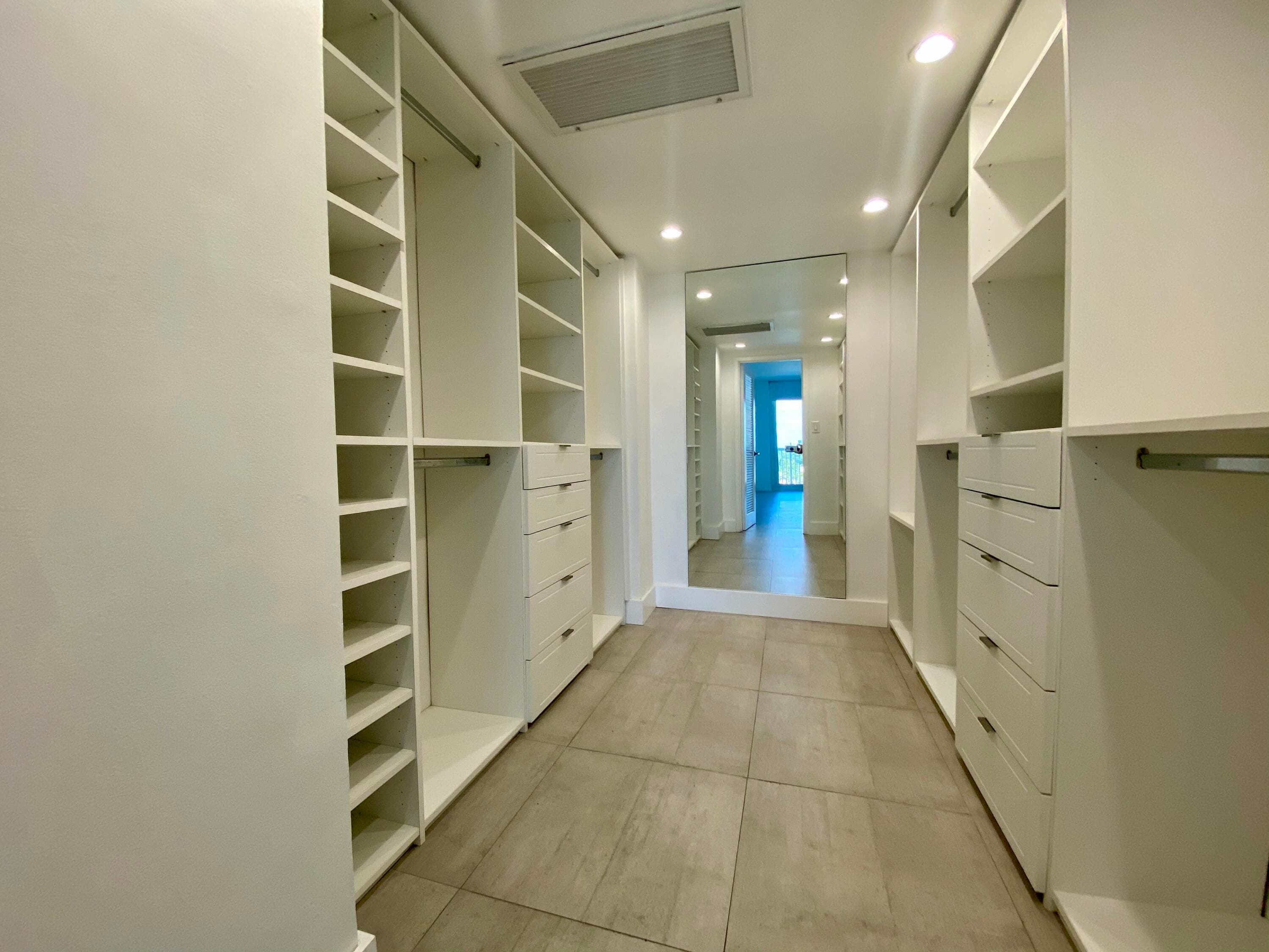 5401 Collins Avenue 620, Miami Beach, FL 33140 — photo 17 of 36